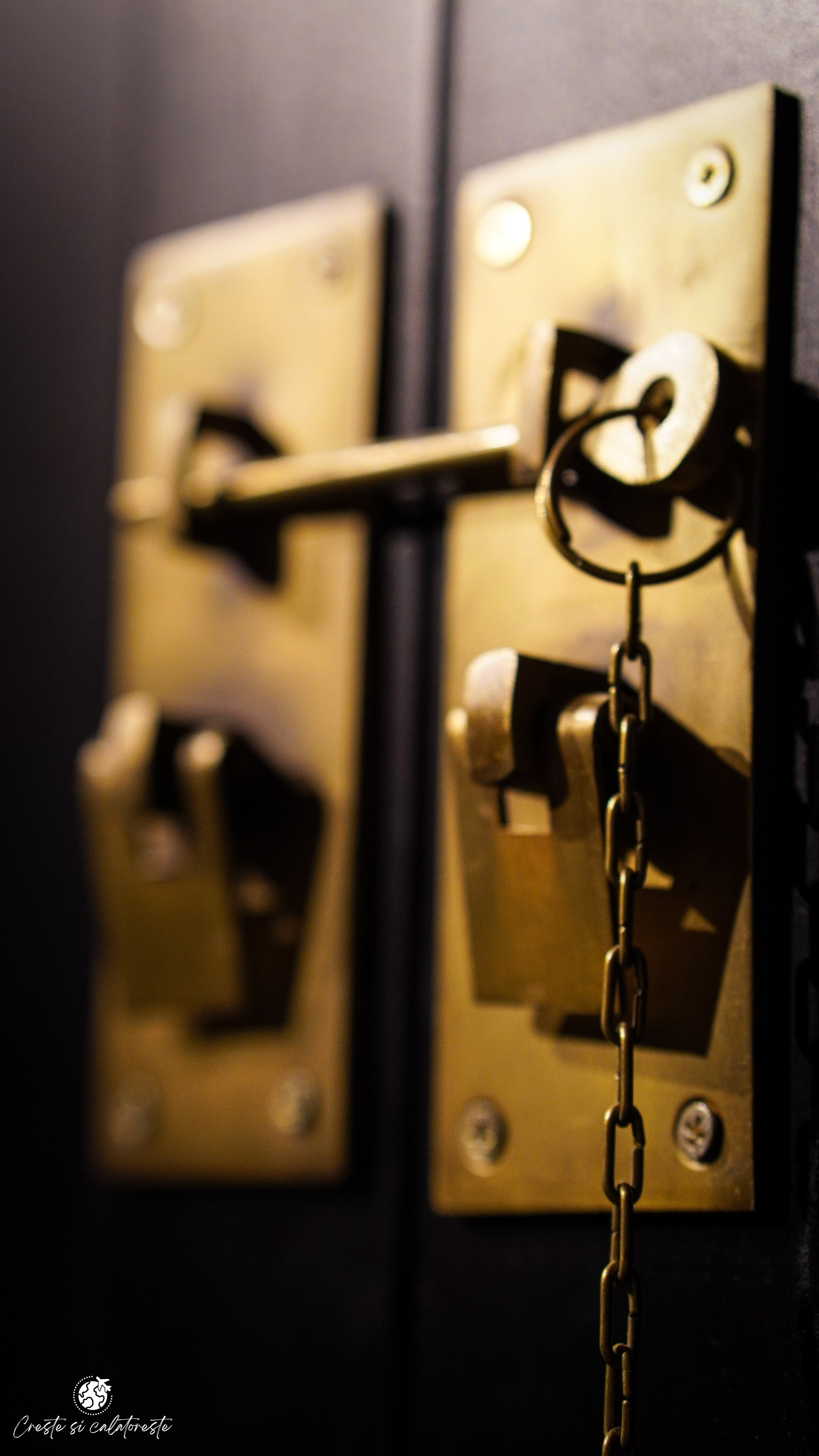 Bransilvania. Creste si calatoreste