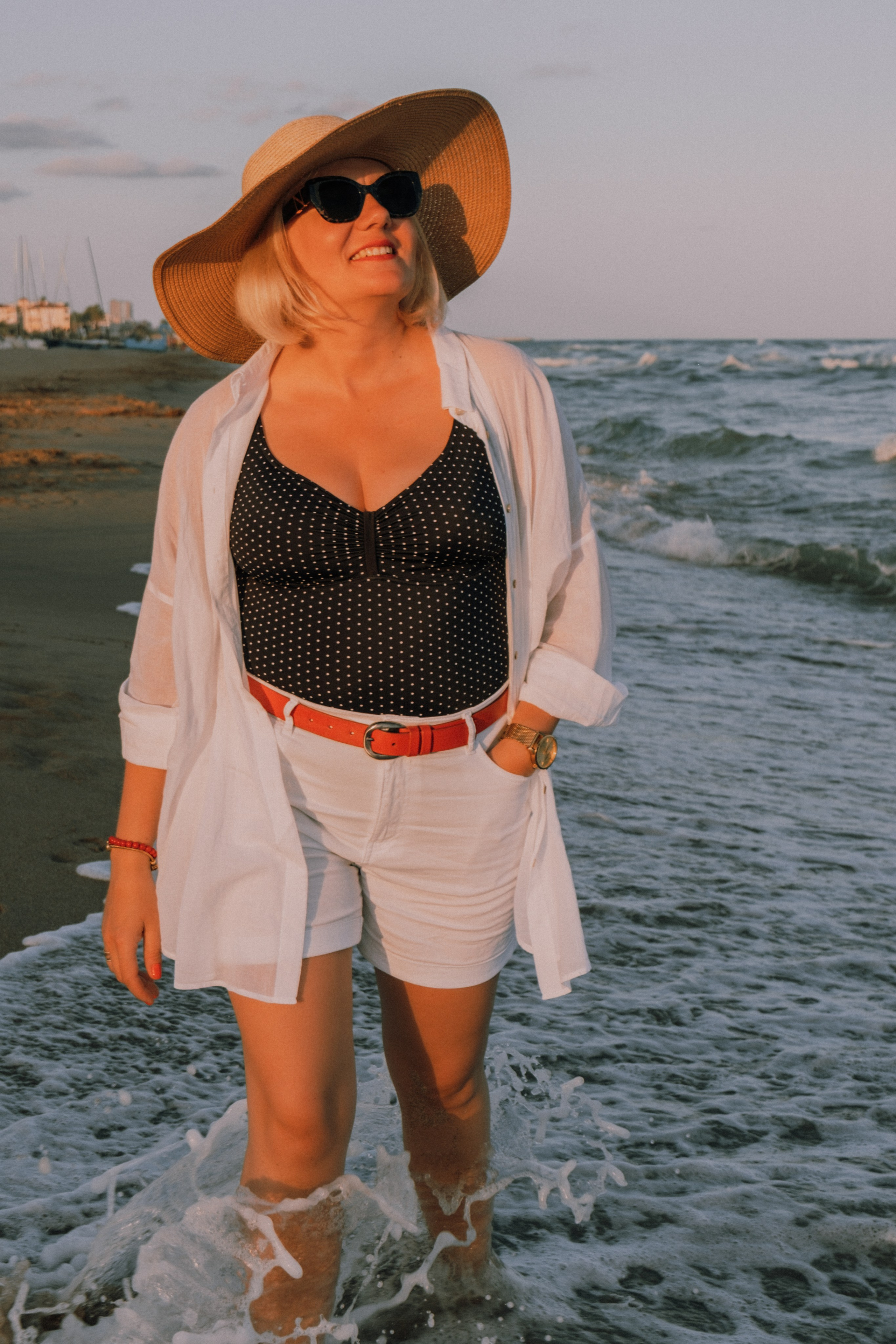 Sesión de amigas en la playa. Fotografía profesional en Calafell - Elena Medvedeva