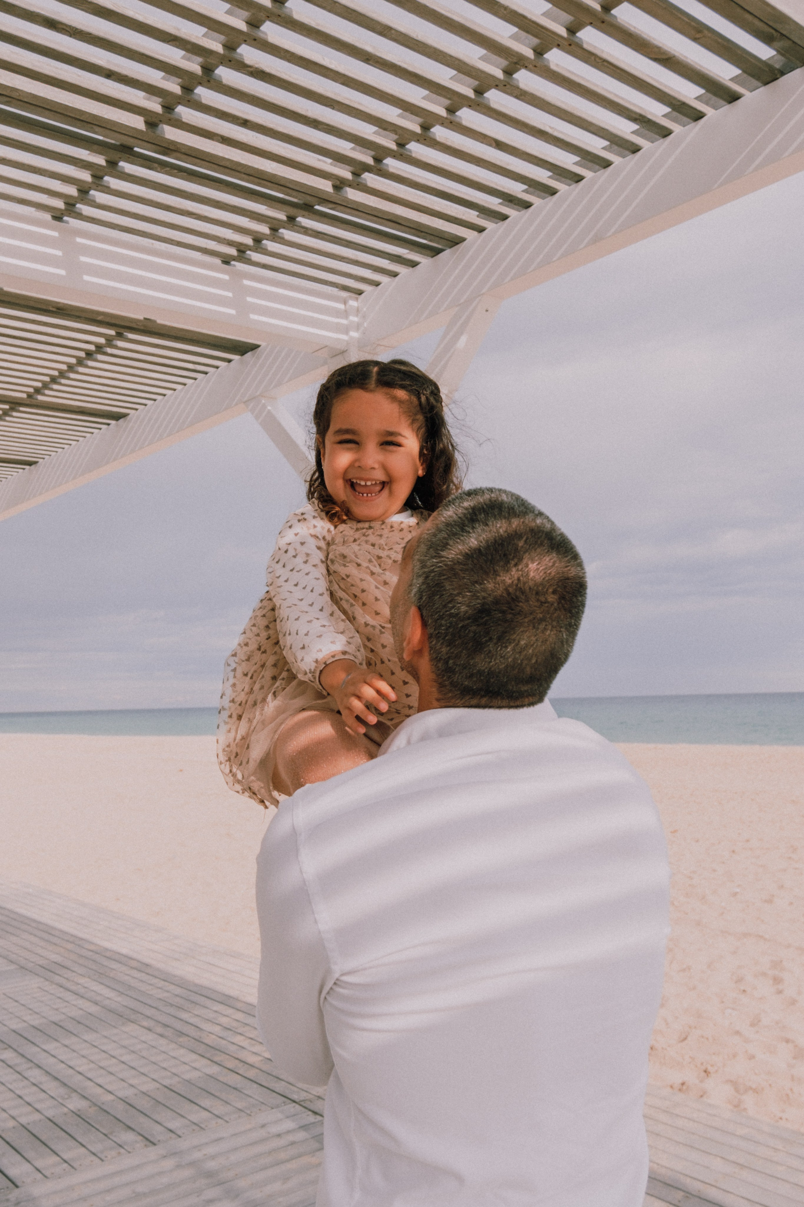 Sesión familiar en la playa. Fotografía profesional en Calafell - Elena Medvedeva