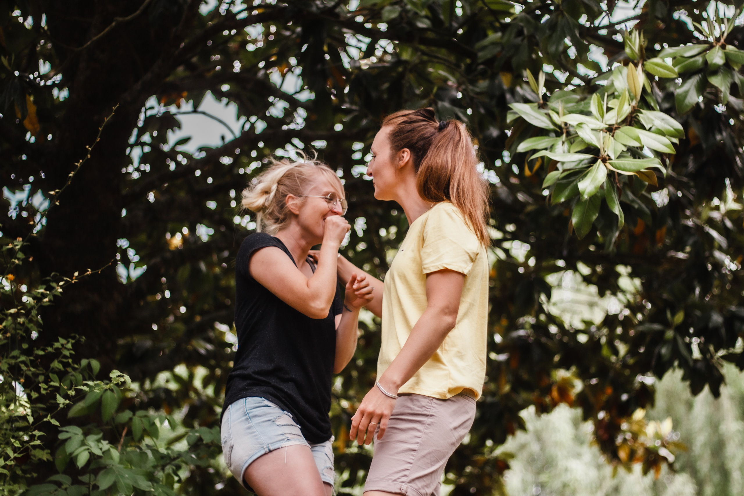 Anais et Tiffany. Photographe professionnelle à Poitiers, Tours et Châtellerault | Studio photo entre Poitiers et Tours – portraits, familles, entreprises, ma