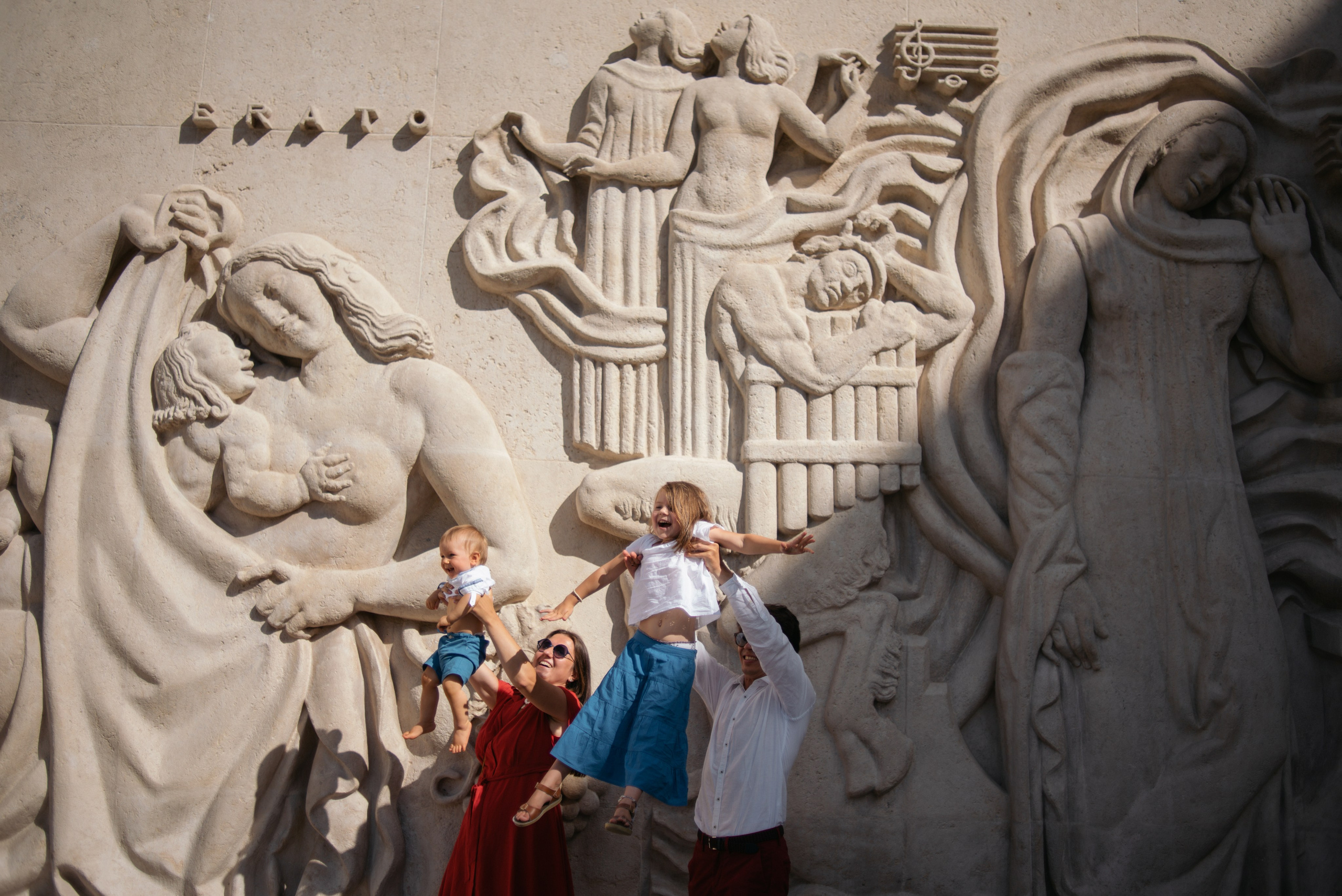 Элегантная семейная история у Эйфелевой башни. Ksenia Marchand/ Lifestyle фотограф в Париже