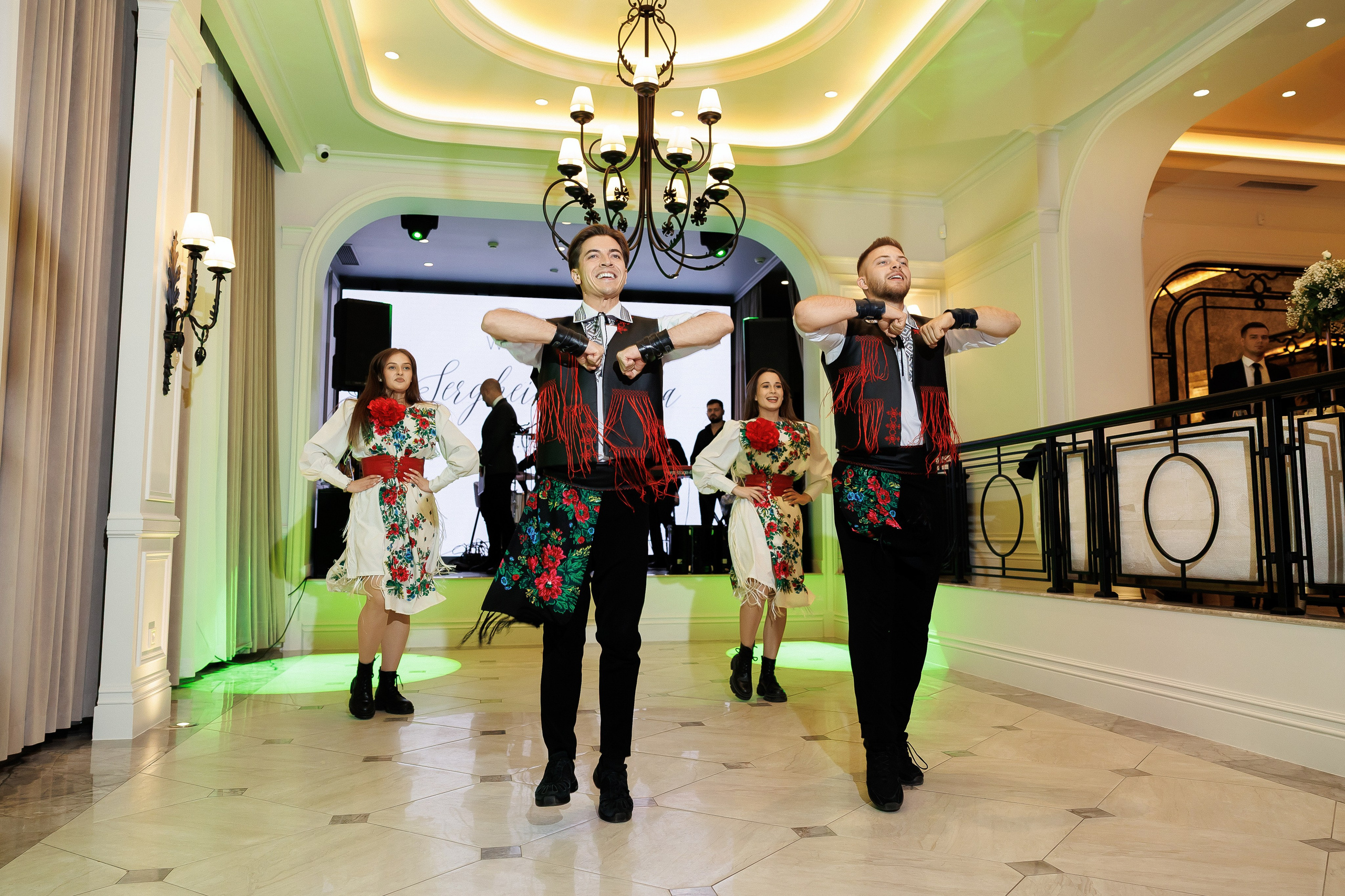 Serghei & Erica — Queen Residence. Servicii Foto și Video 067188353