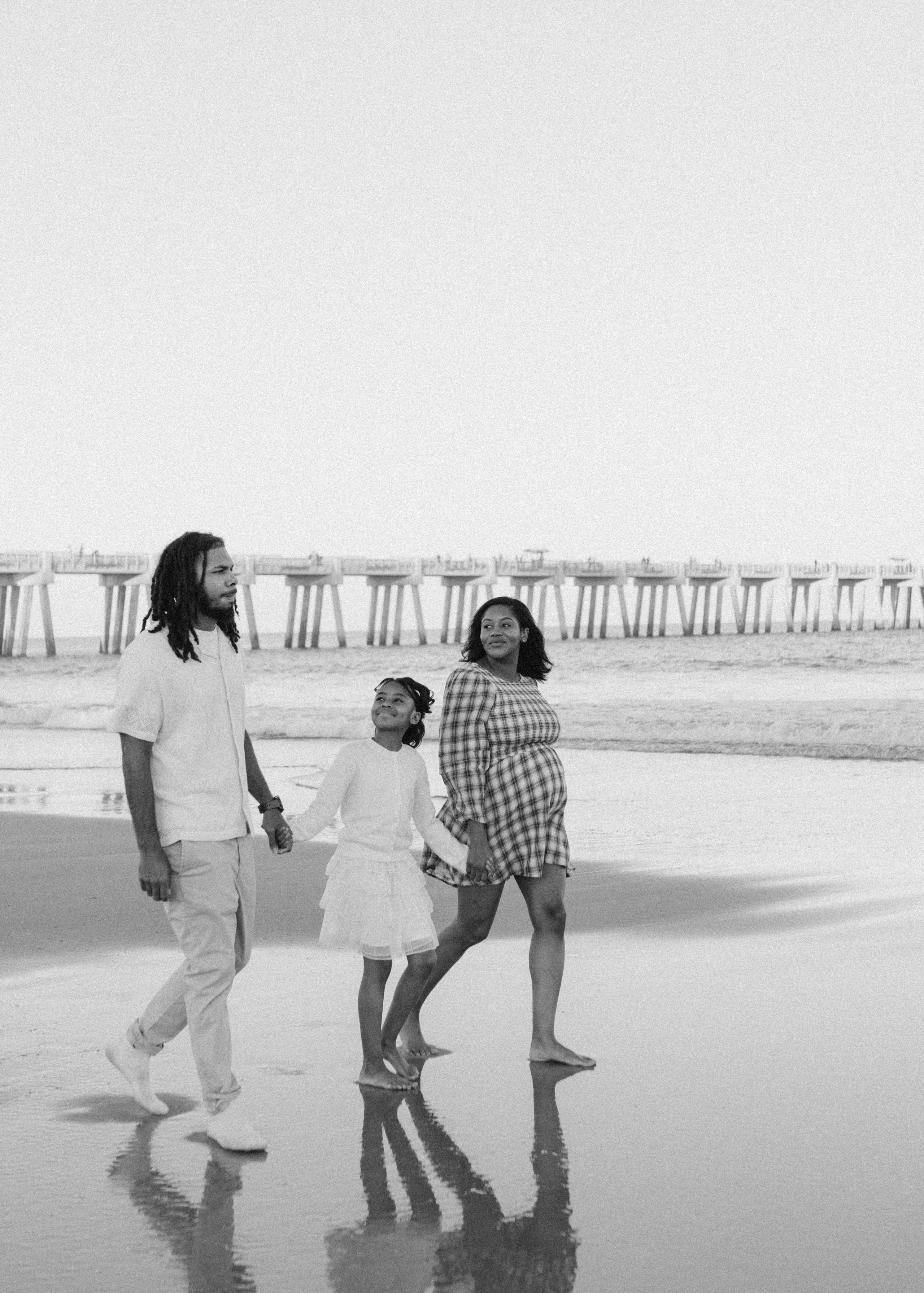 Christy’s Maternity at Jacksonville Beach. Portrait and couples photographer in Florida, Valeriia Honcharova