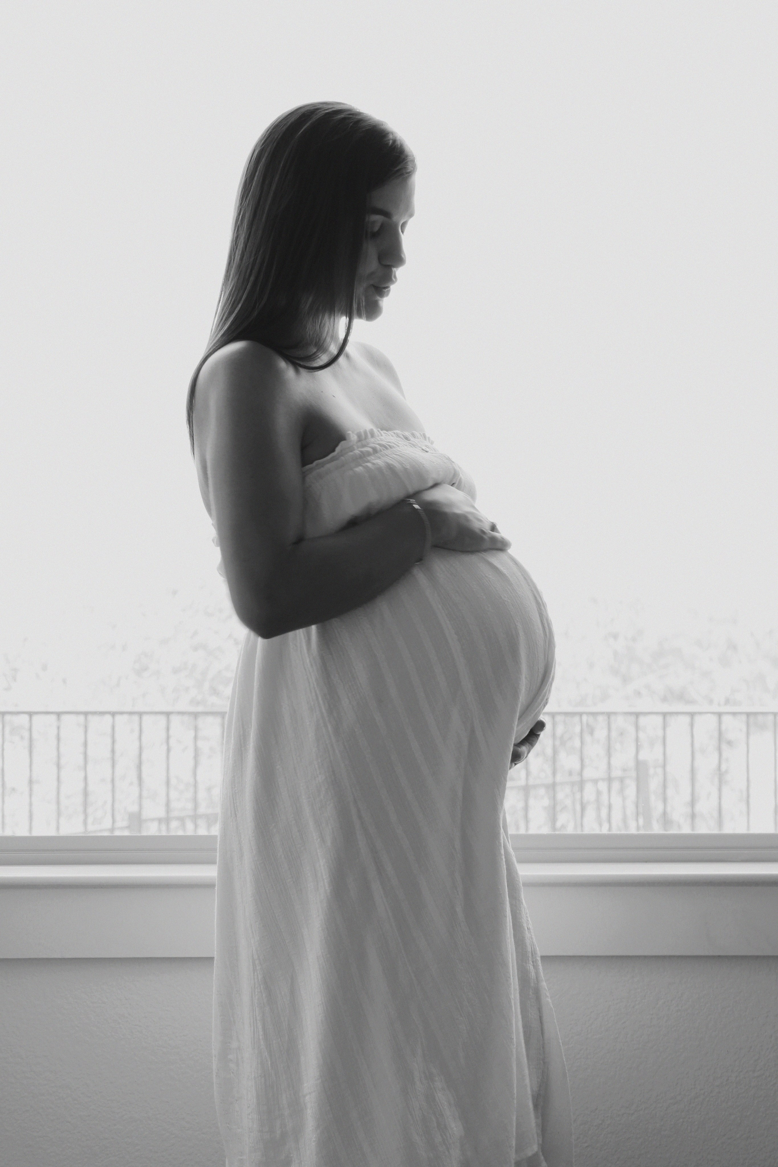 Maternity, Family & Pregnancy Photoshoot at Home. Lana Petrychenko — Portrait & Family Photographer. Valencia, Spain