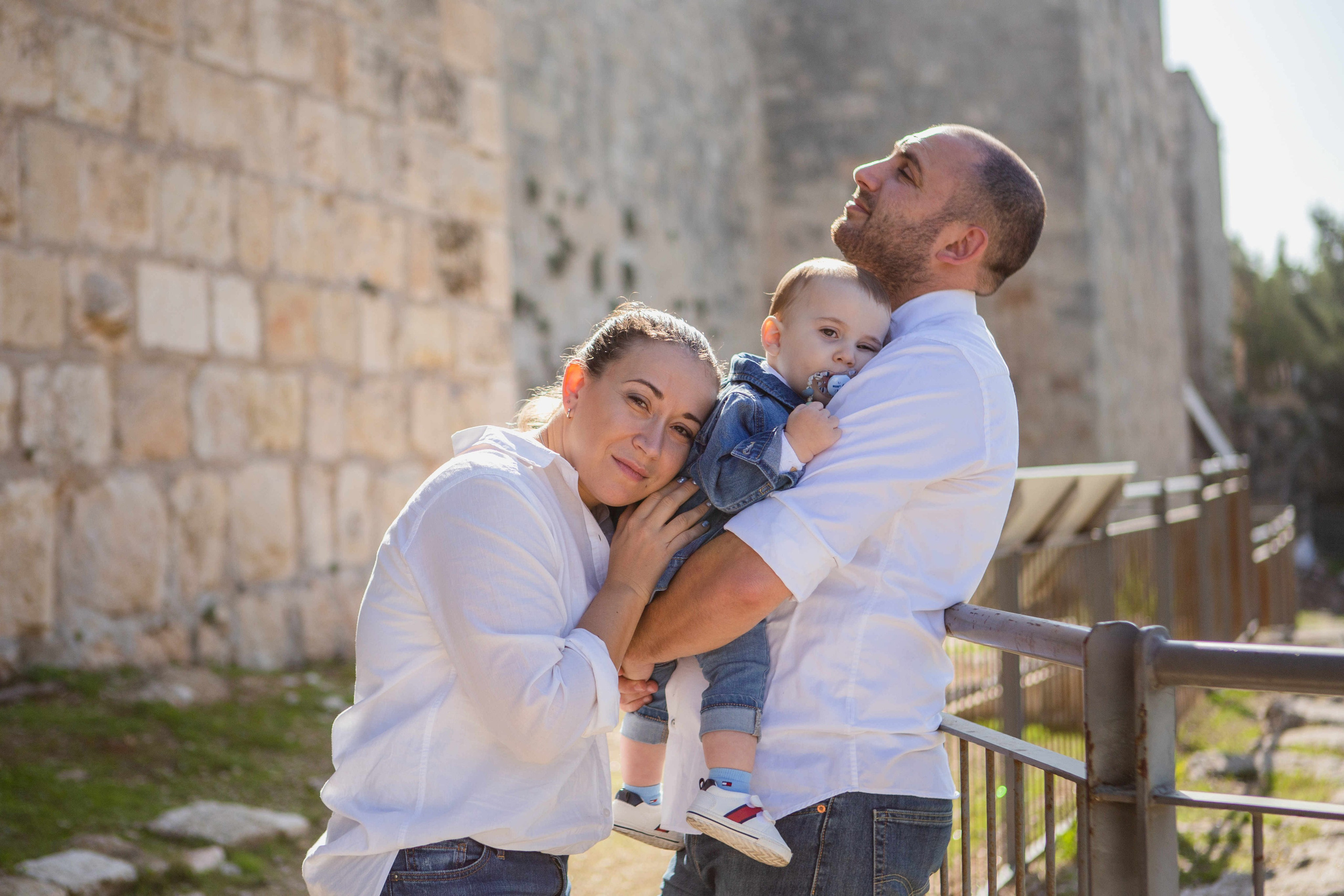 AT THE WALLS OF THE OLD CITY. PHOTOGRAPHER IN ISRAEL