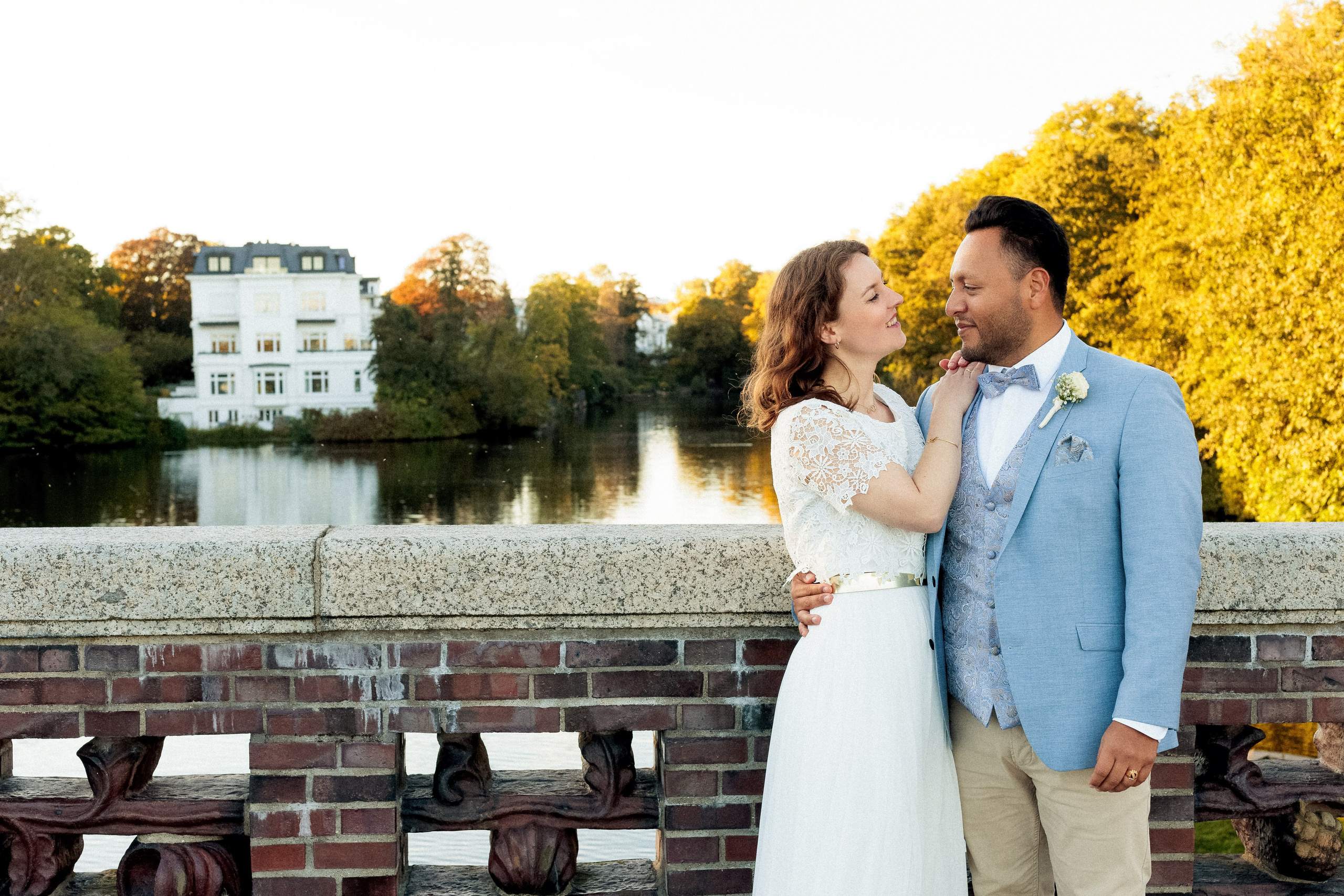 Traumhochzeit im Bobby Reich | Moderne Liebe am Hamburger Alsterufer. Hochzeitsfotograf und Hochzeitsvideograf aus Hamburg | Roka21Film