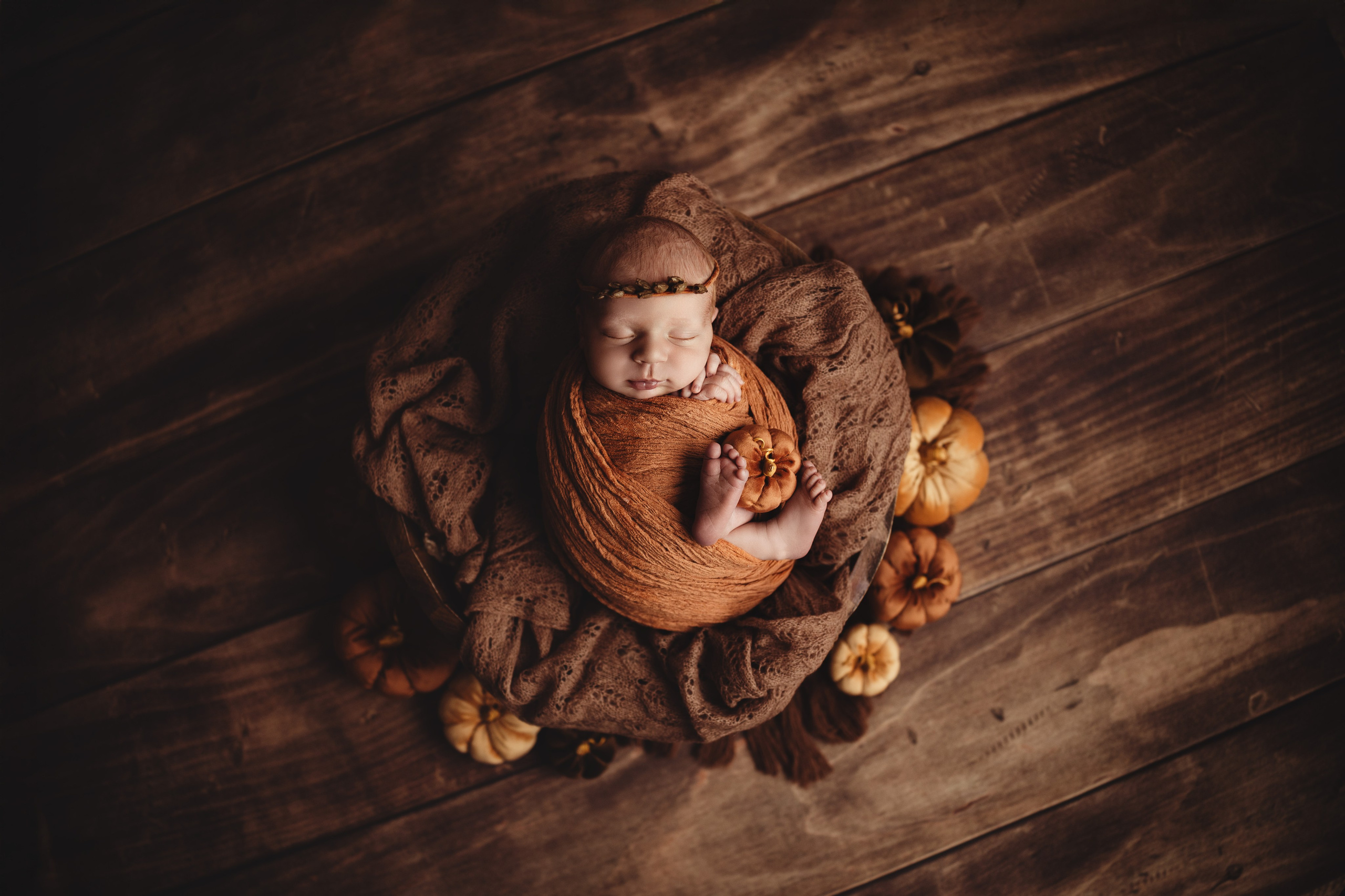 Newborn Classic. Newborn, kids, family photographer based near Zurich, Switzerland