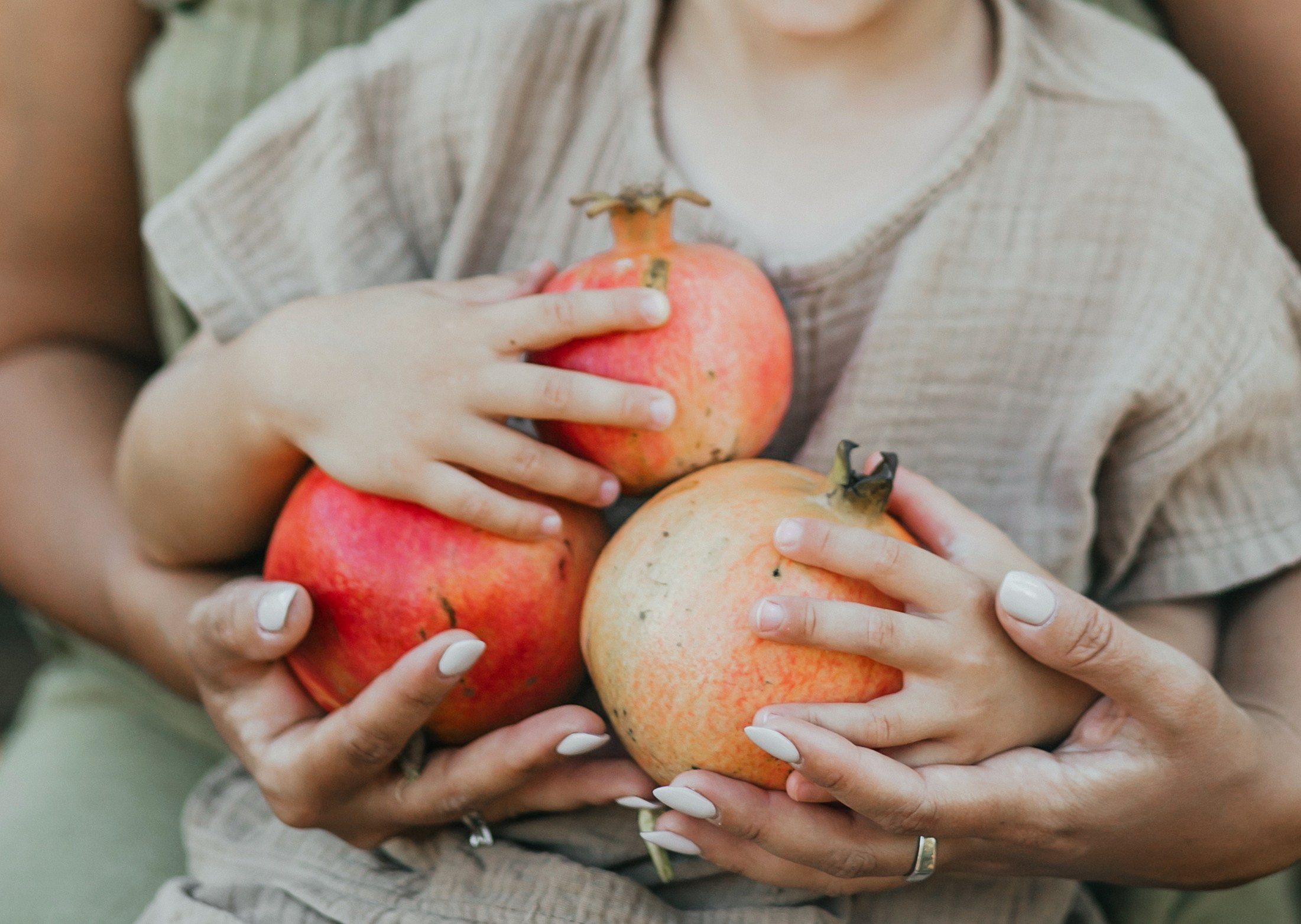 Binyamina garden. Family photographer in Israel