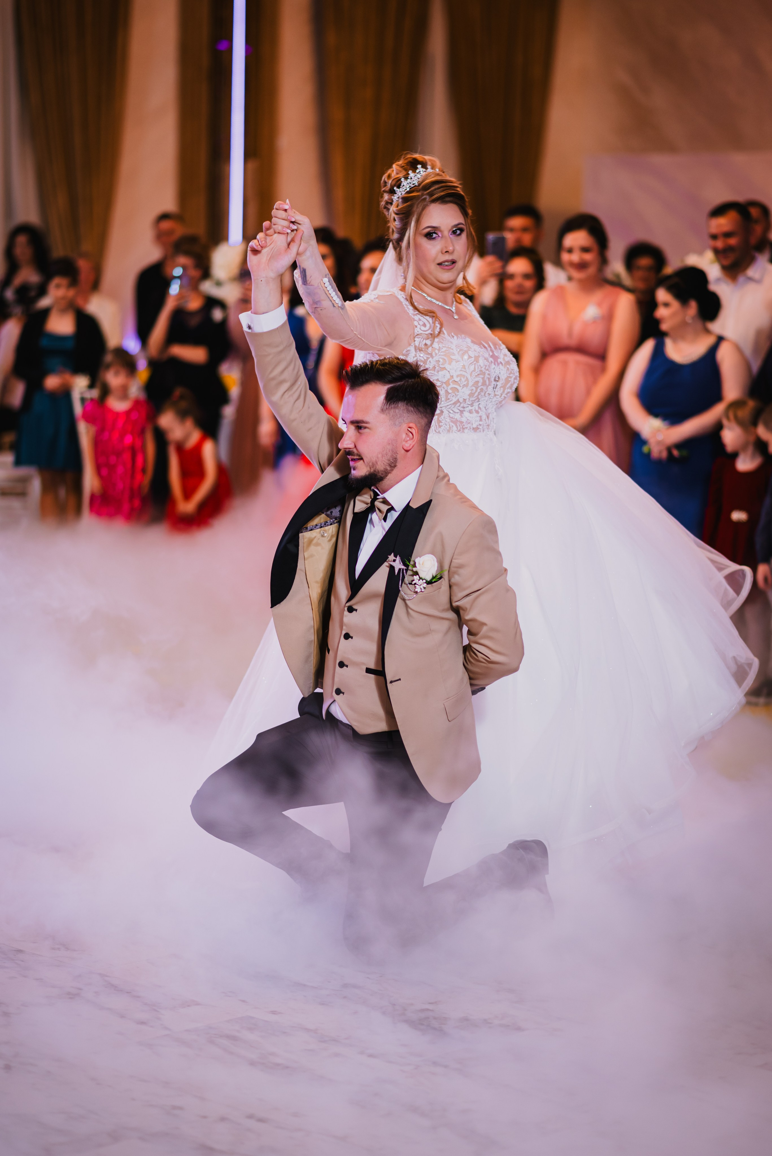 Fotografia de nuntă. Andrei Voicu Fotograf. Povești nescrise, surprinse atent