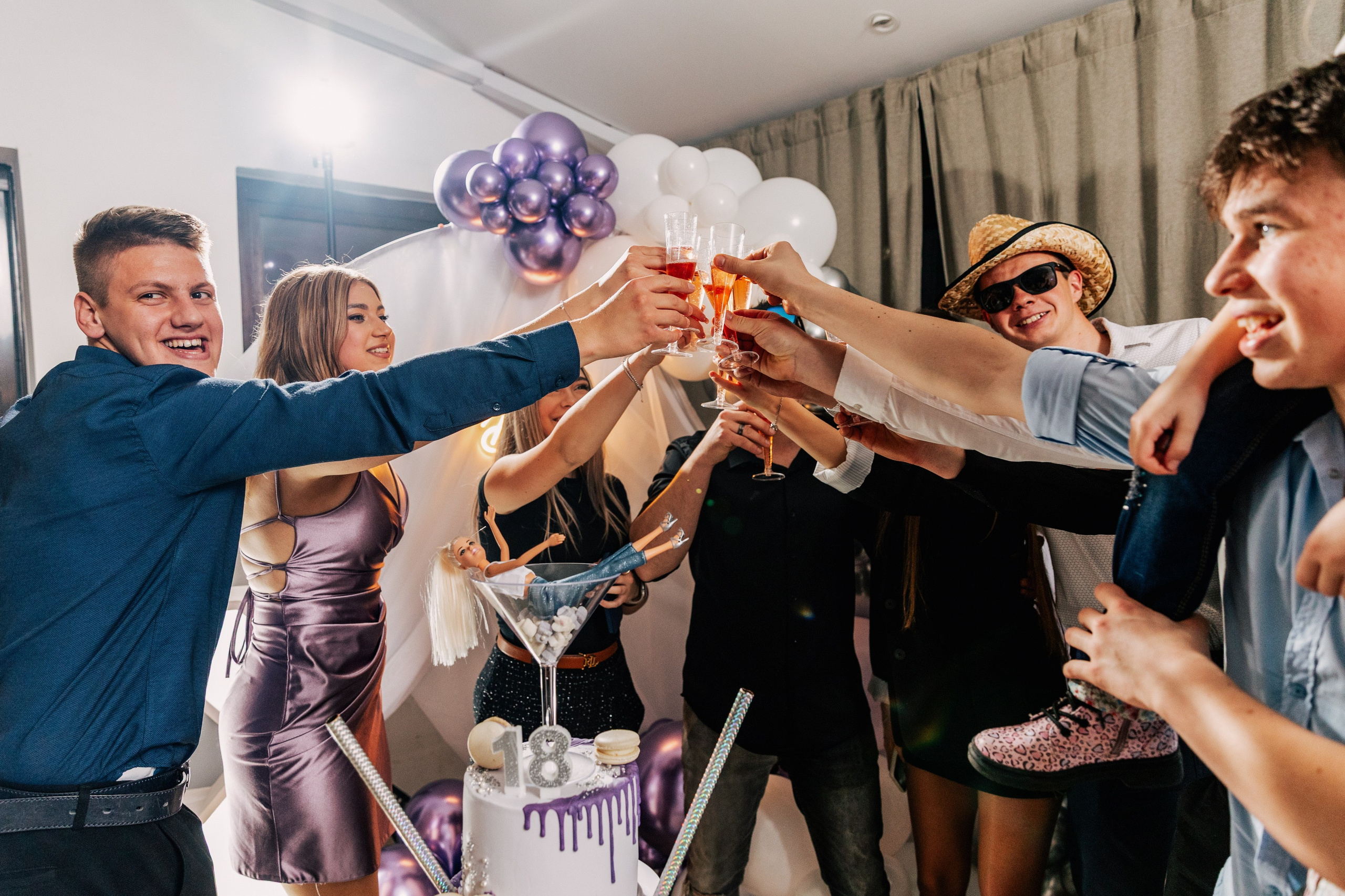 FOTOGRAFISANJE PUNOLETSTVA. Fotografi iz Backog Petrovca David i Andrea Stojanovic