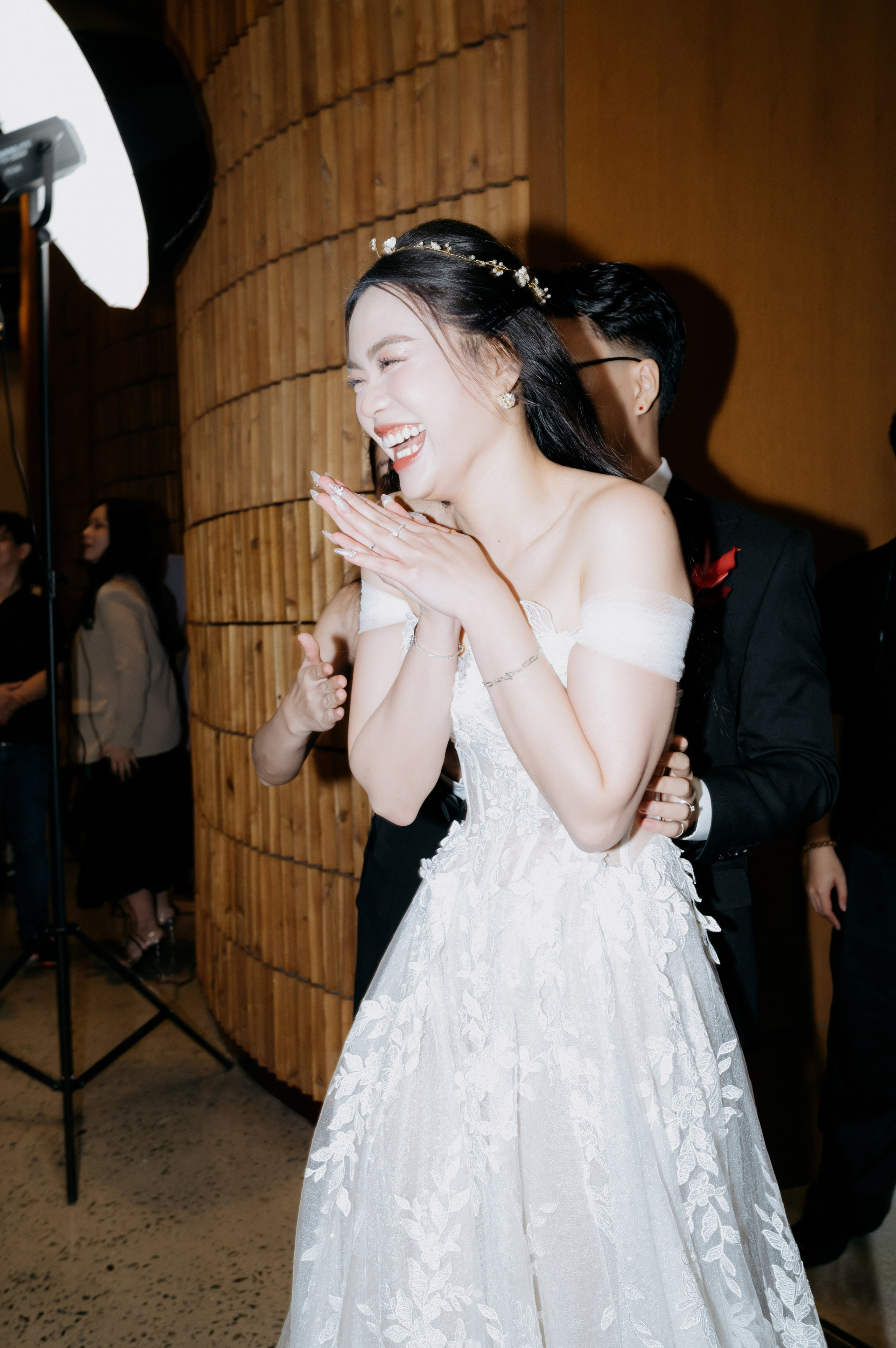 DAT & TU / Wedding Party. Saigon Wedding Present | Art Beyond Moments