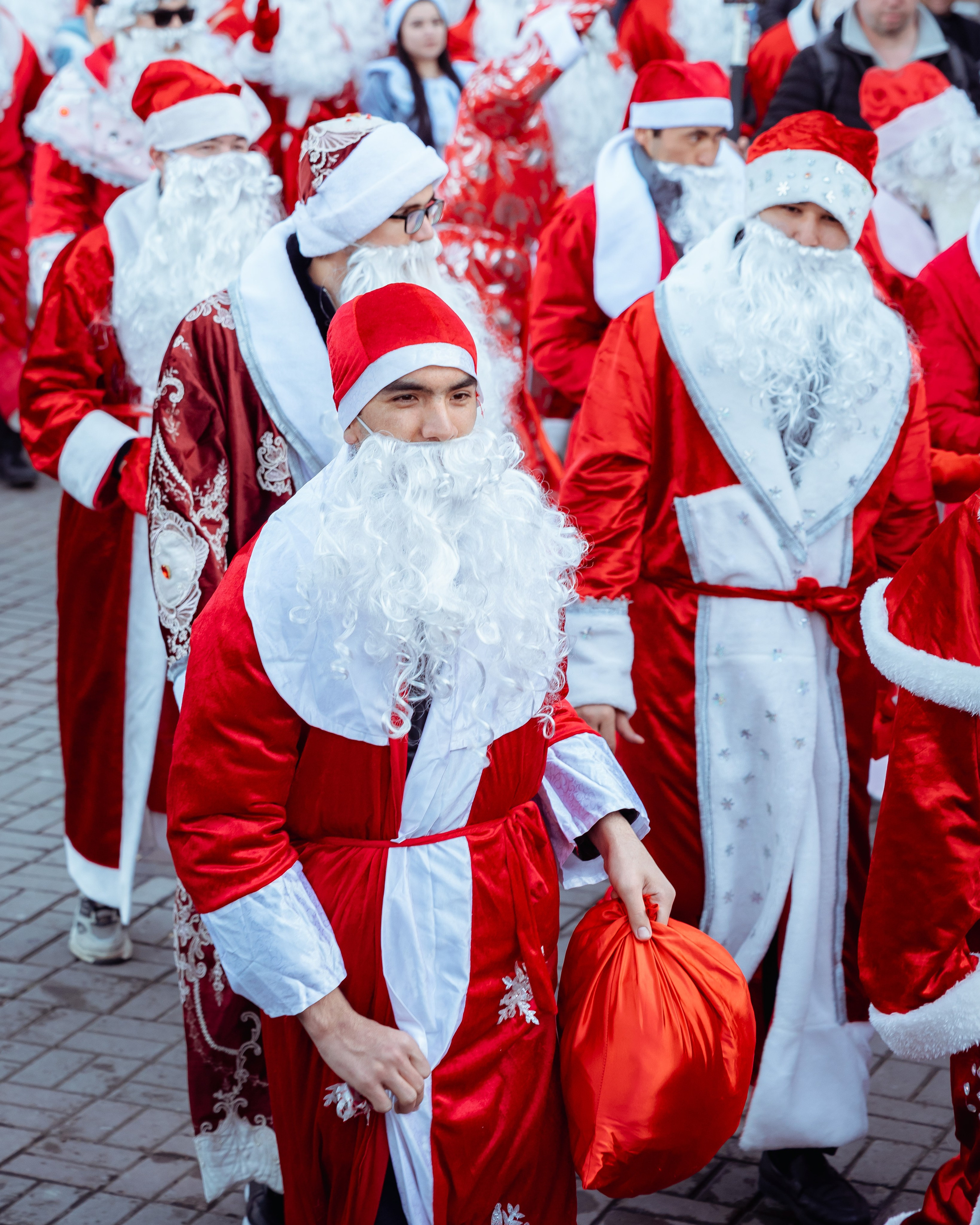 Парад Дедов Морозов. Георгий Намазов | Фотограф в Ташкенте