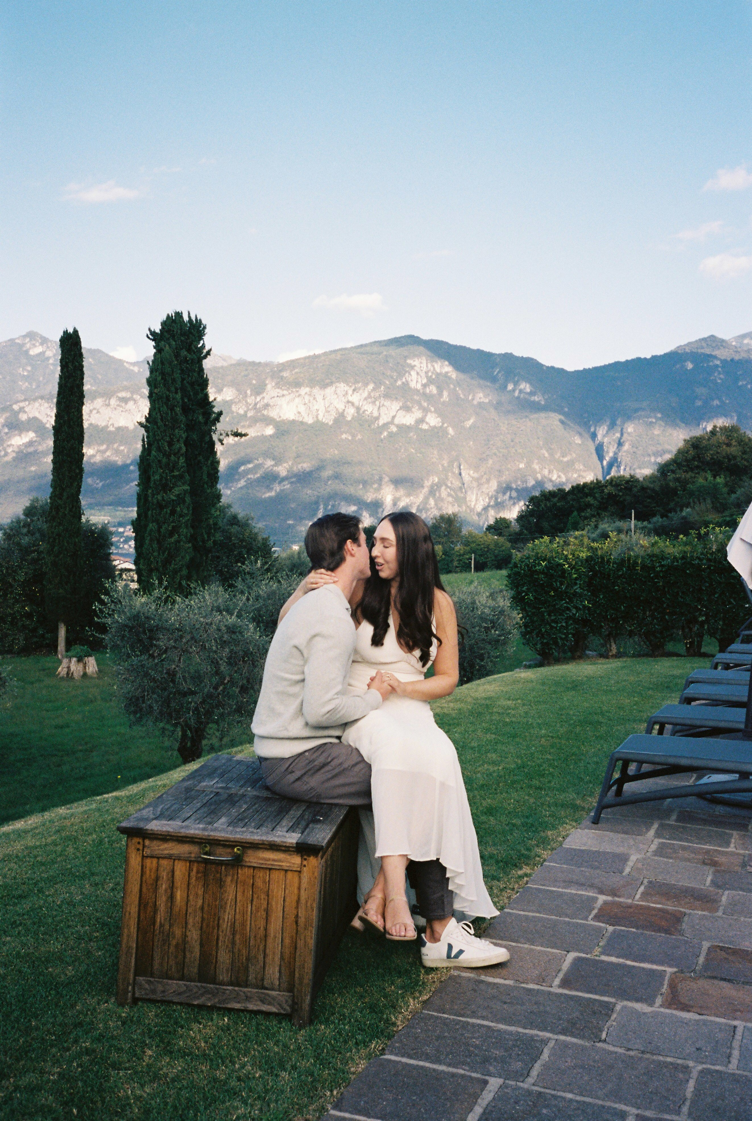 Pre-wedding photoshoot in Bellagio. Wedding photographer in Italy