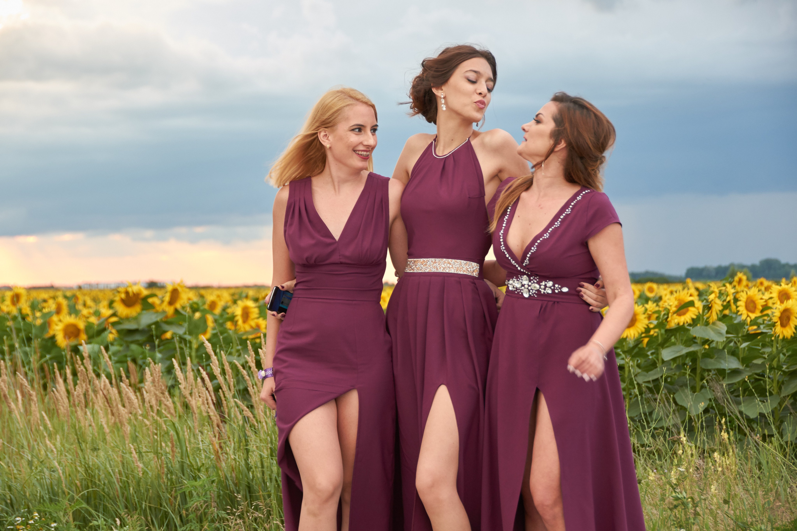 Wedding photo session, Bucharest wedding photographer, wedding photos, photo session in the sunflower field