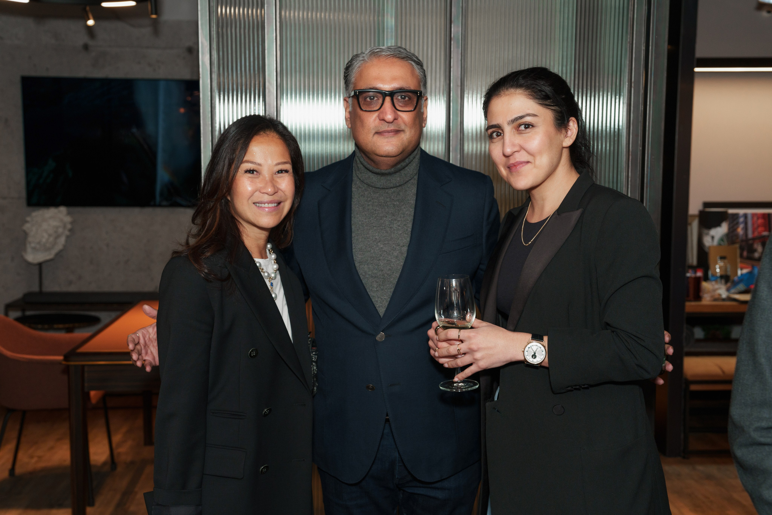 WATCHBOX. ФОТОГРАФ В ГОНКОНГЕ (СВАДЬБЫ, FASHION, СЕМЕЙНЫЕ, МЕРОПРИЯТИЯ, ФОТОПРОГУЛКИ)