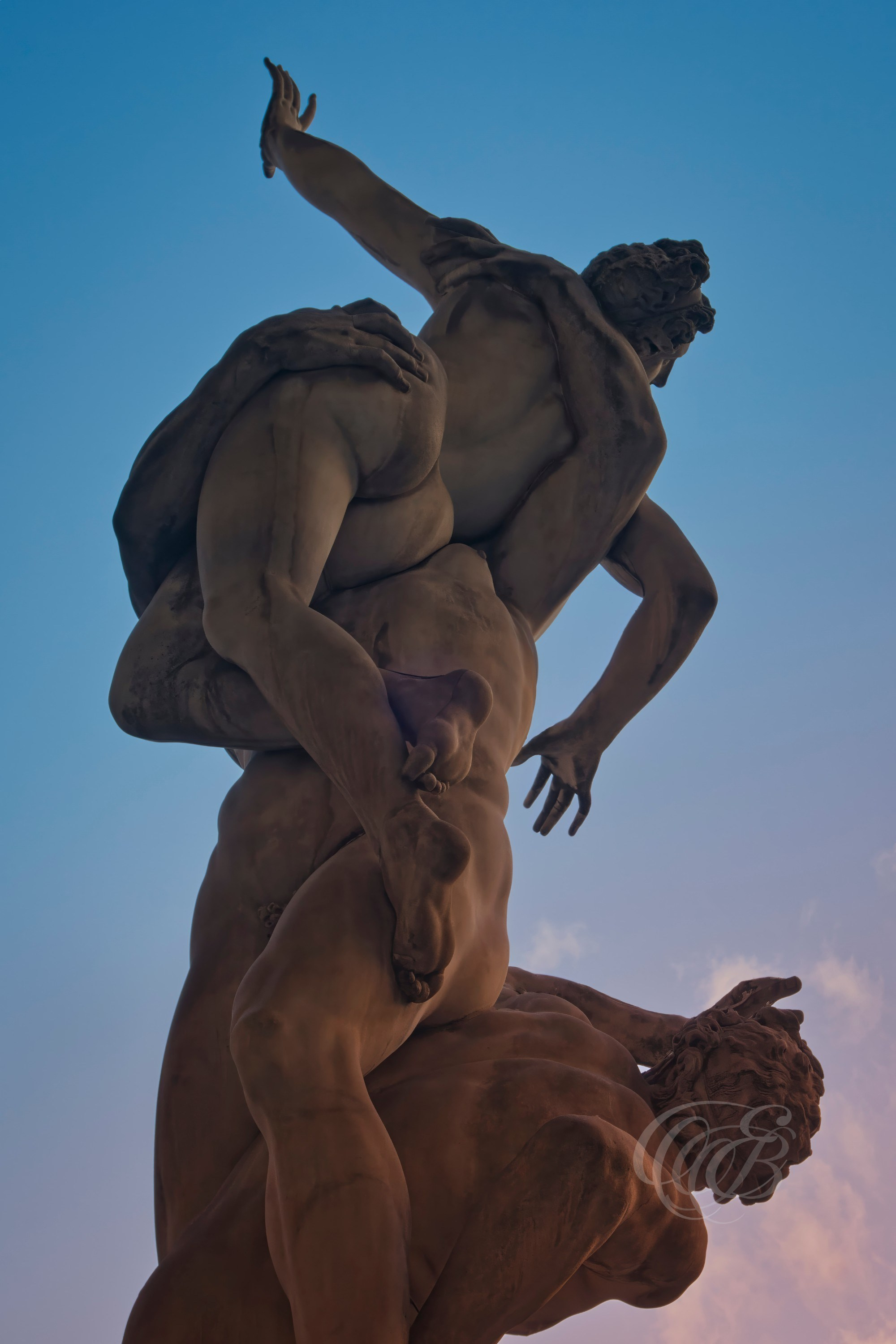 Florence, Italy – The Rape of the Sabine Women sculpture by Giambologna in the Loggia dei Lanzi, dynamic marble Mannerist sculpture showing intertwined figures, Florence historic square – Eduardo Bartoli Photography.