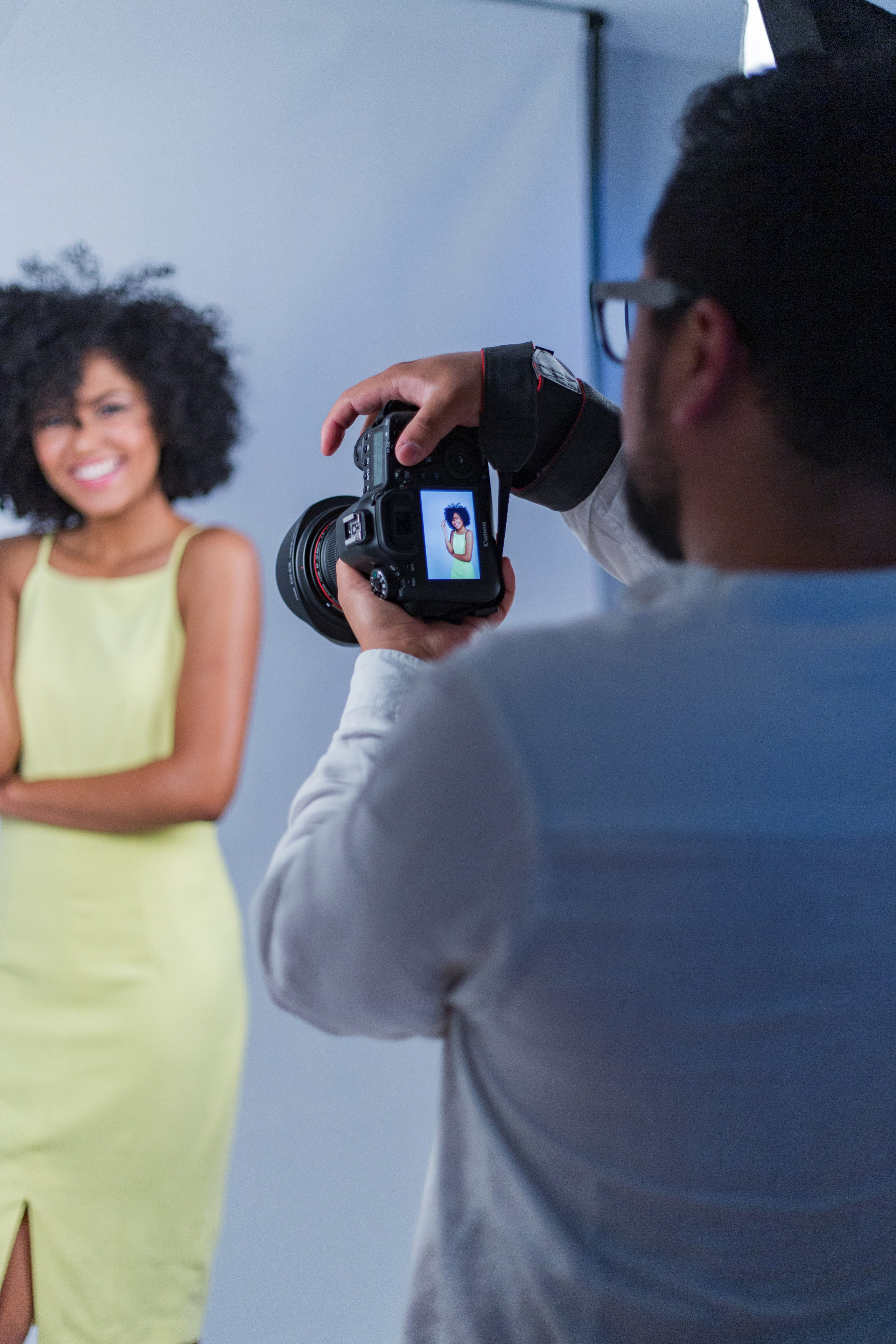 Tu primer book de modelo: cómo hacer una sesión profesional | Rainbox Estudio. Rainbox Estudio de Fotografía