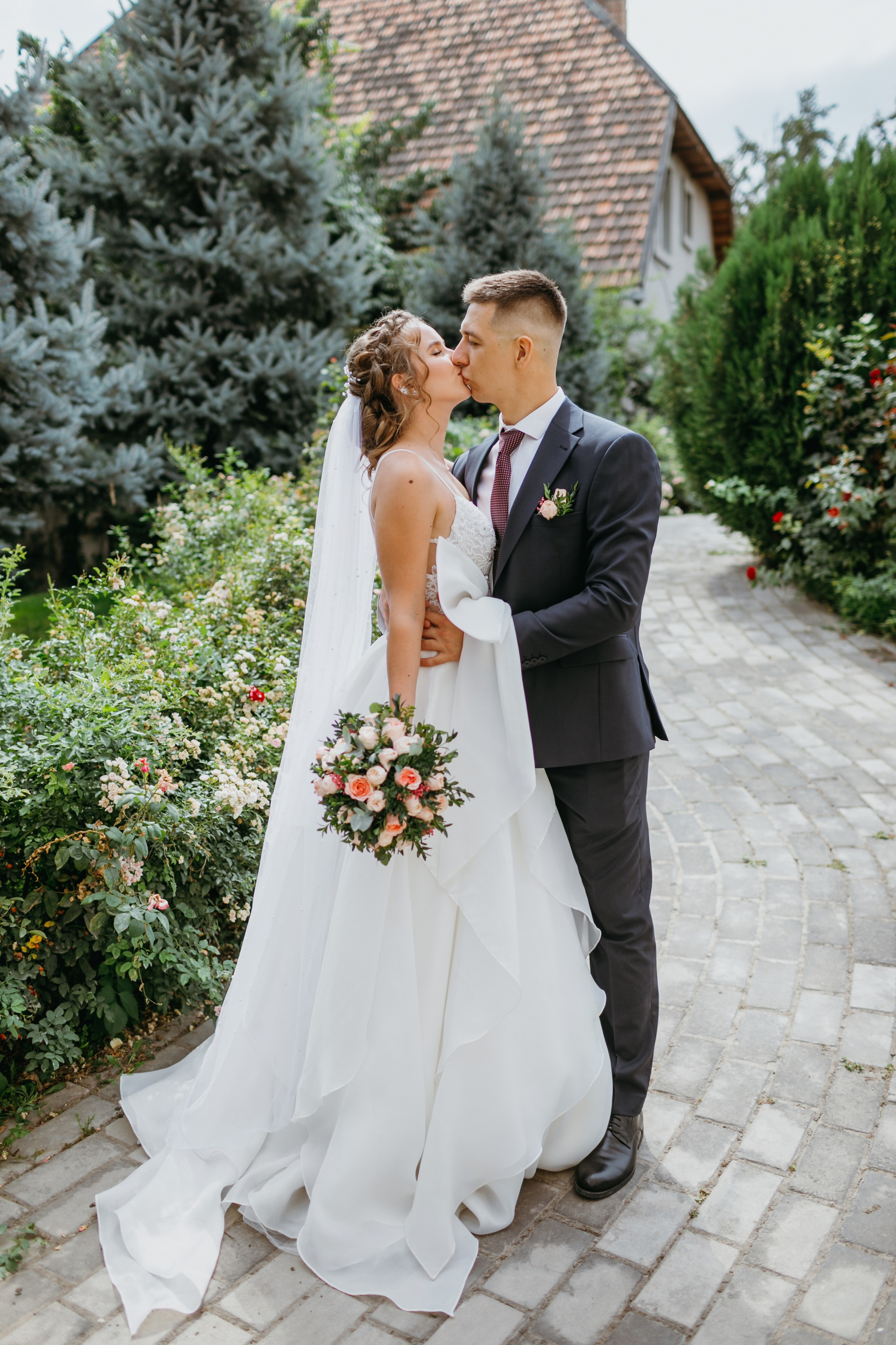 Свадебная фотоссесия для молодоженов в Бишкеке. Фотограф в Бишкеке Оксана Шувалова