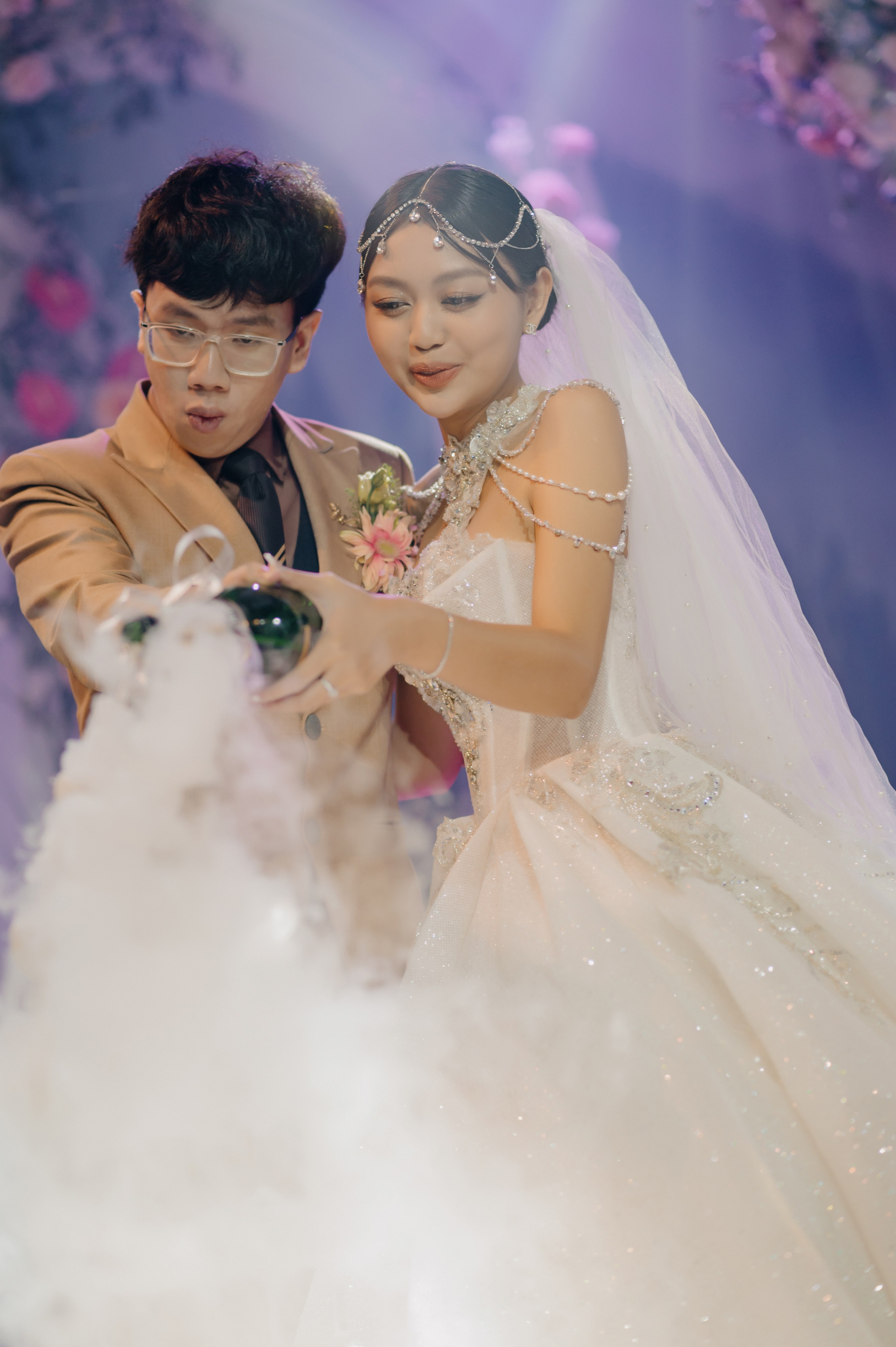 KHANG & QUYEN / Lavela Hotel. Saigon Wedding Present | Art Beyond Moments