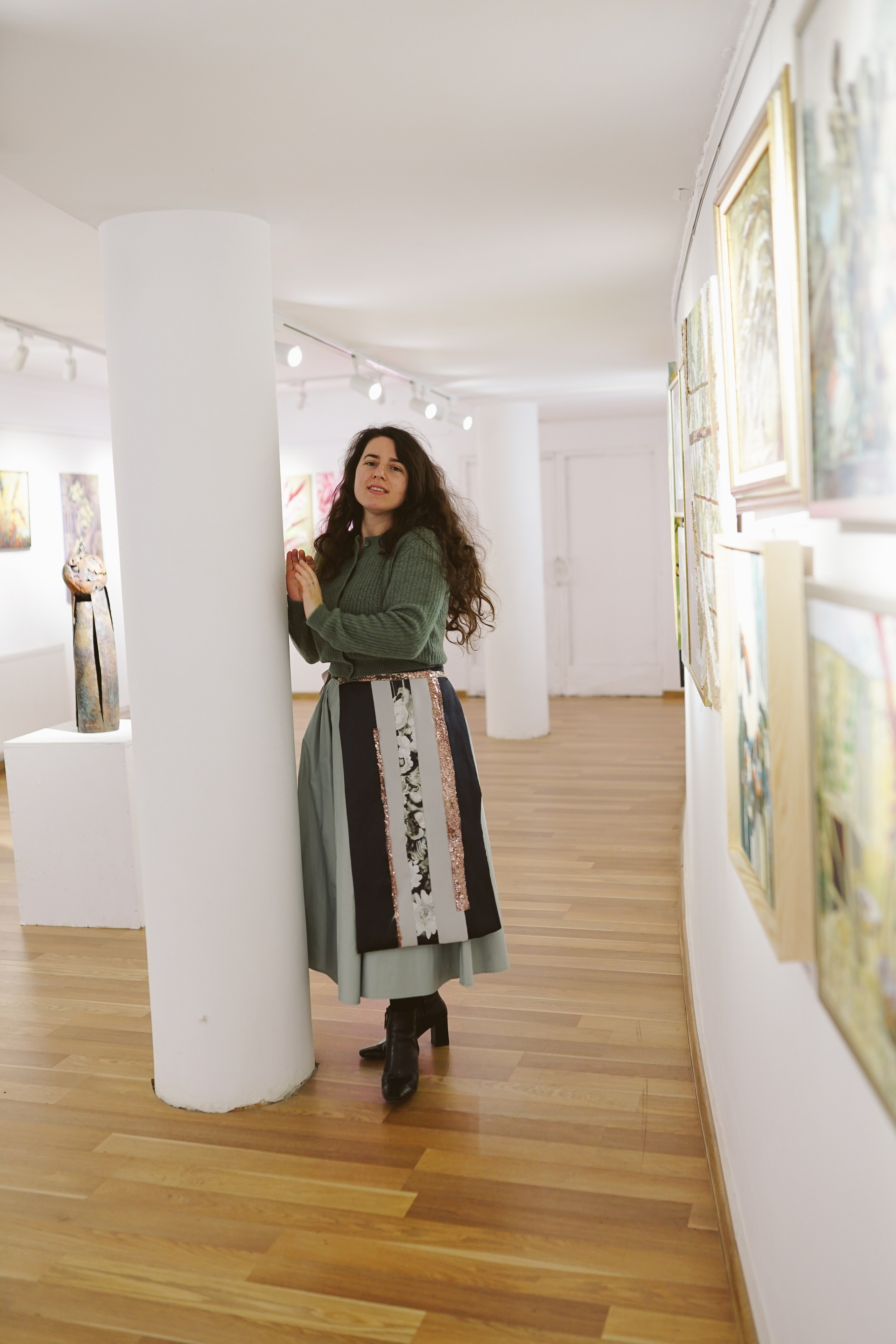 Expoziție Foto Maternitate Brașov | Mădălina Beda. Madalina Beda- Artist vizual, fotograf, doula la nastere, consultant babywearing Brasov si in toata tara