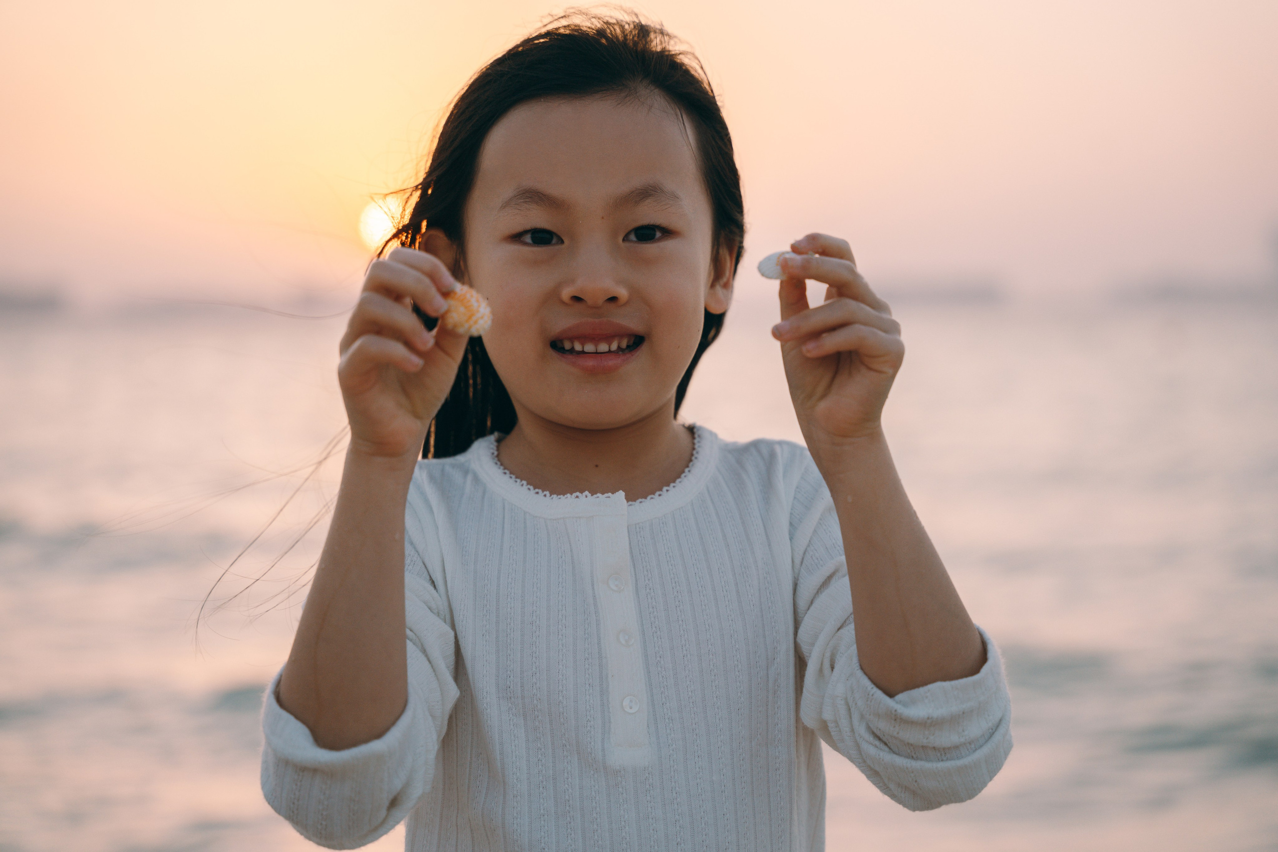 Wavy beach day. Angela Iakovleva — Family Photographer in Dubai