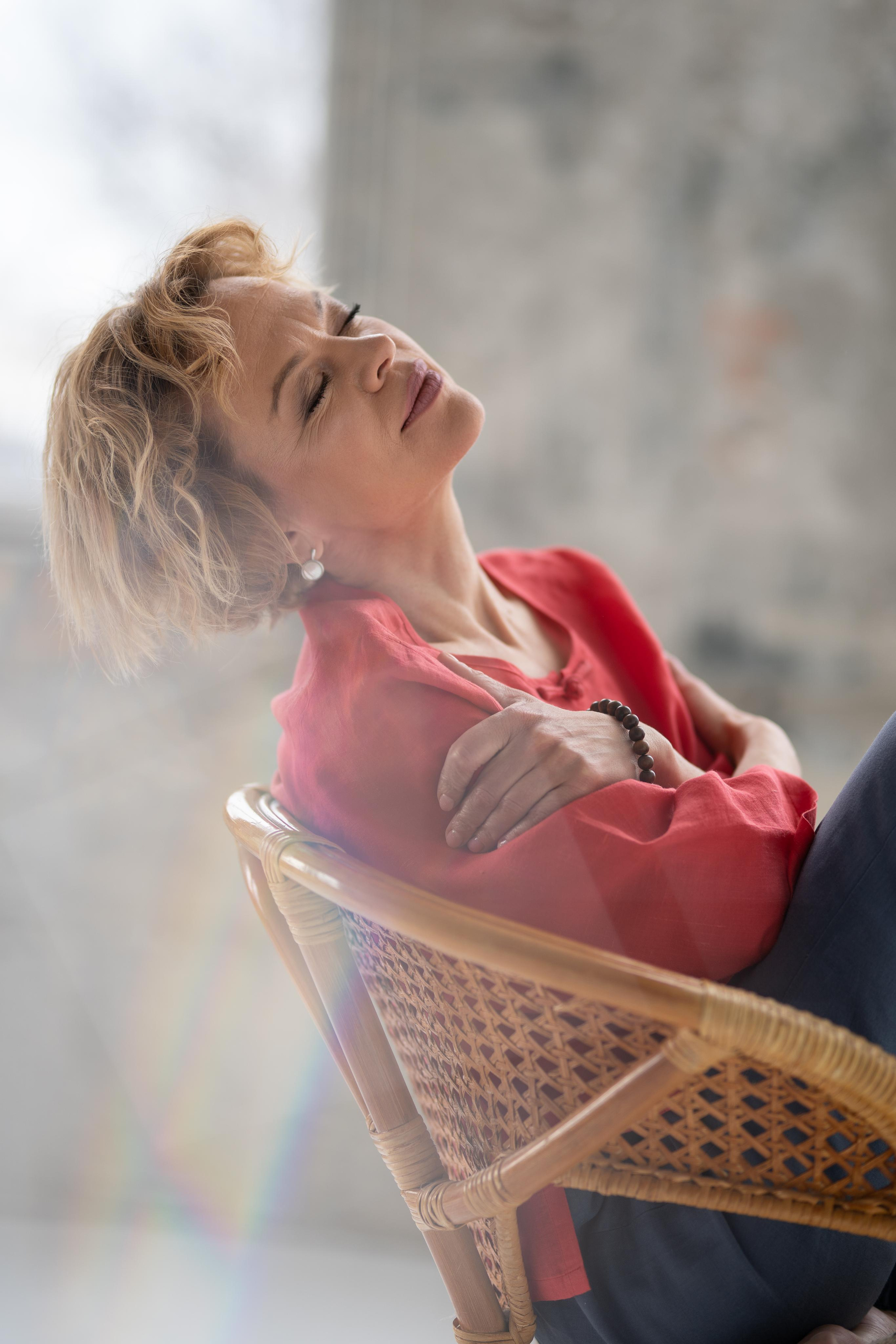 Fotografía lifestyle Madrid. sesión de fotos en estudio Madrid. sesión fotográfica individual Madrid. Fotógrafo en Madrid, España. Alyona Belyaninova