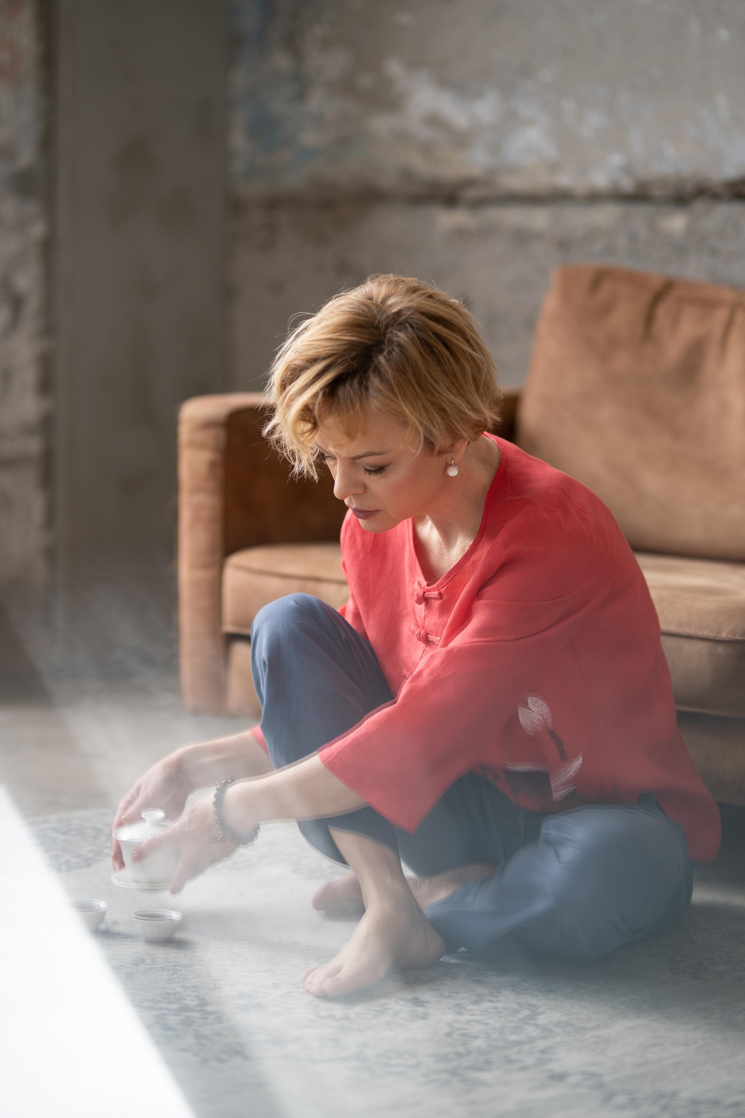 Fotografía lifestyle Madrid. sesión de fotos en estudio Madrid. sesión fotográfica individual Madrid. Fotógrafo en Madrid, España. Alyona Belyaninova