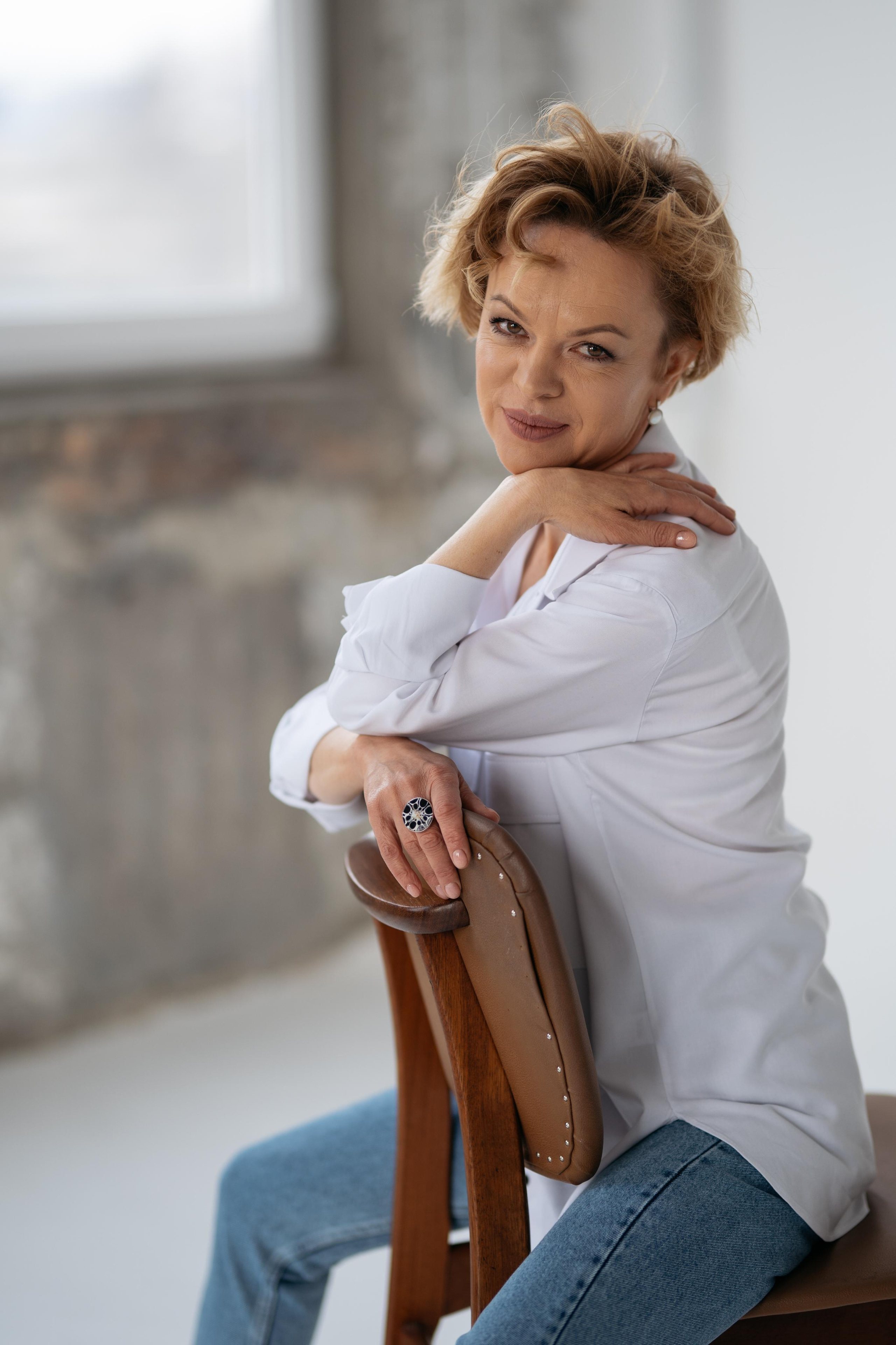 Fotografía lifestyle Madrid. sesión de fotos en estudio Madrid. sesión fotográfica individual Madrid. Fotógrafo en Madrid, España. Alyona Belyaninova