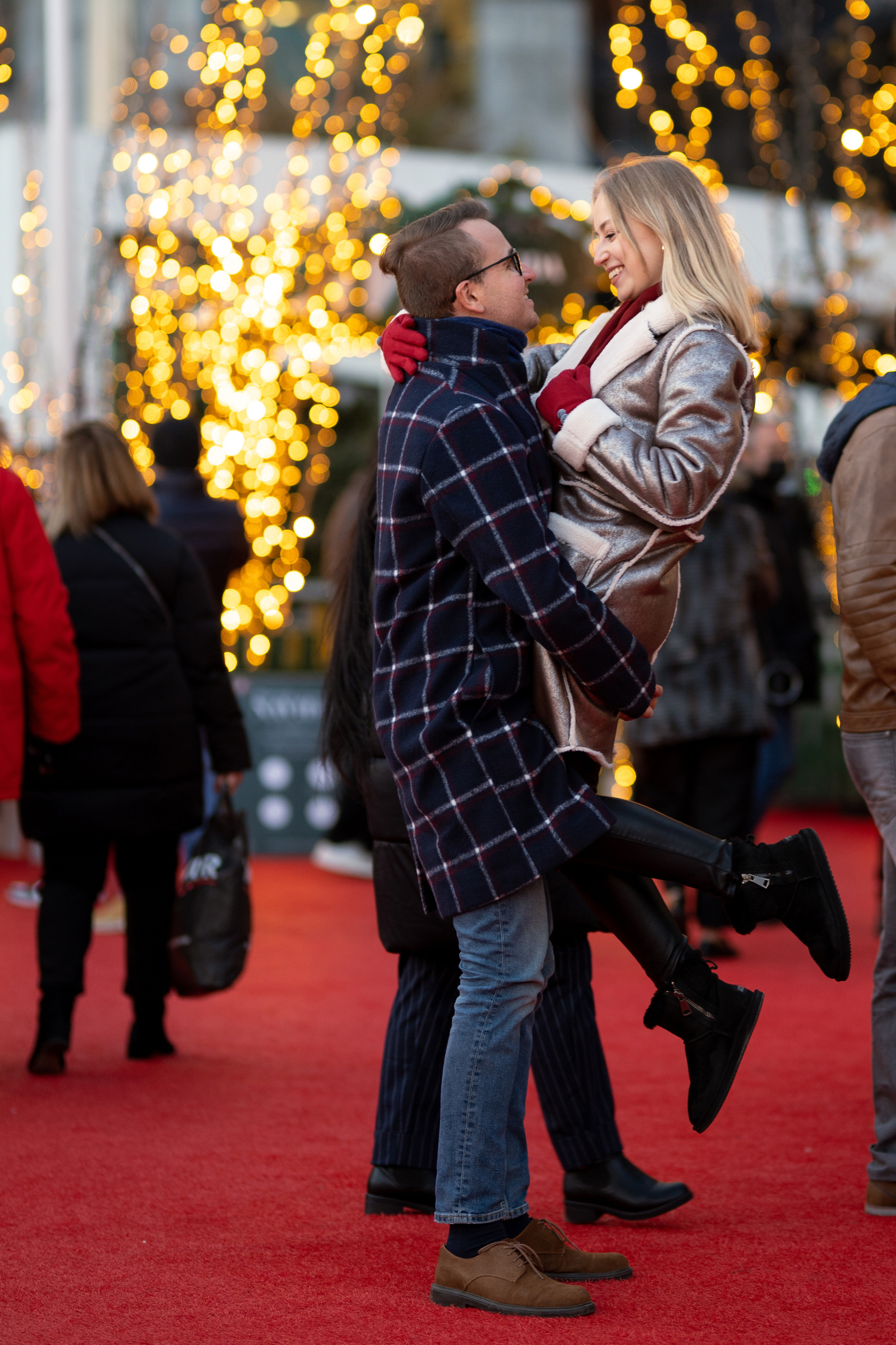 Christmas couple photo shooting Madrid. Photographer in Madrid, Spain. Alyona Belyaninova