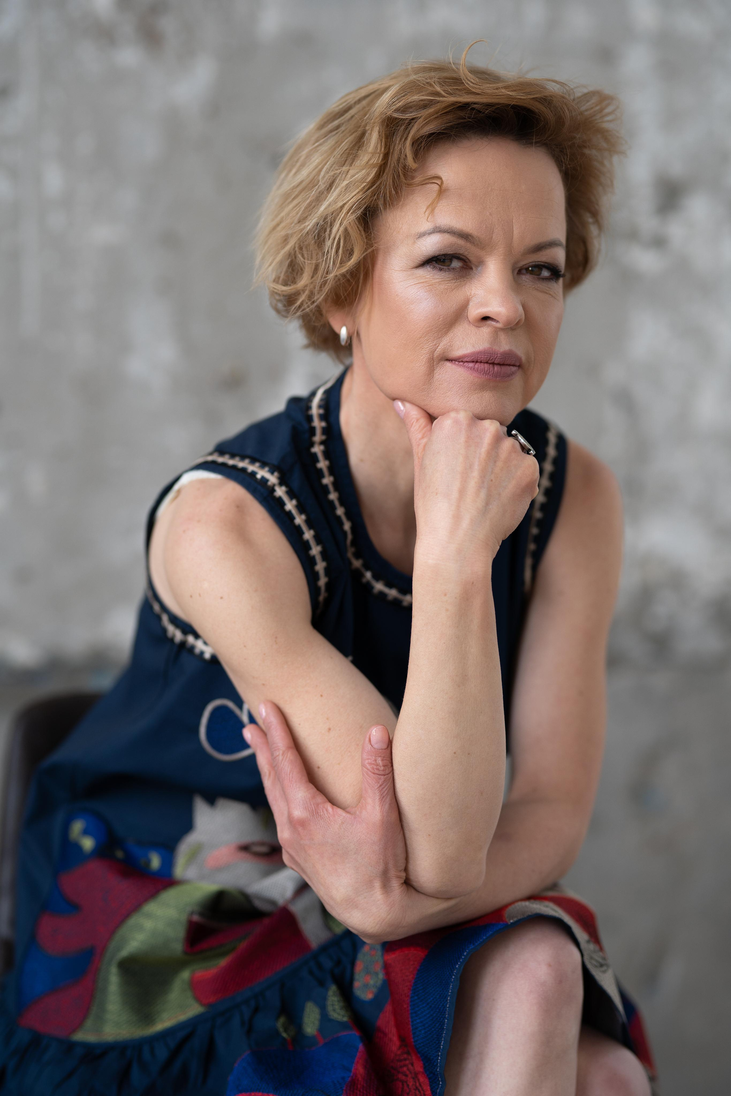 Fotografía lifestyle Madrid. sesión de fotos en estudio Madrid. sesión fotográfica individual Madrid. Fotógrafo en Madrid, España. Alyona Belyaninova