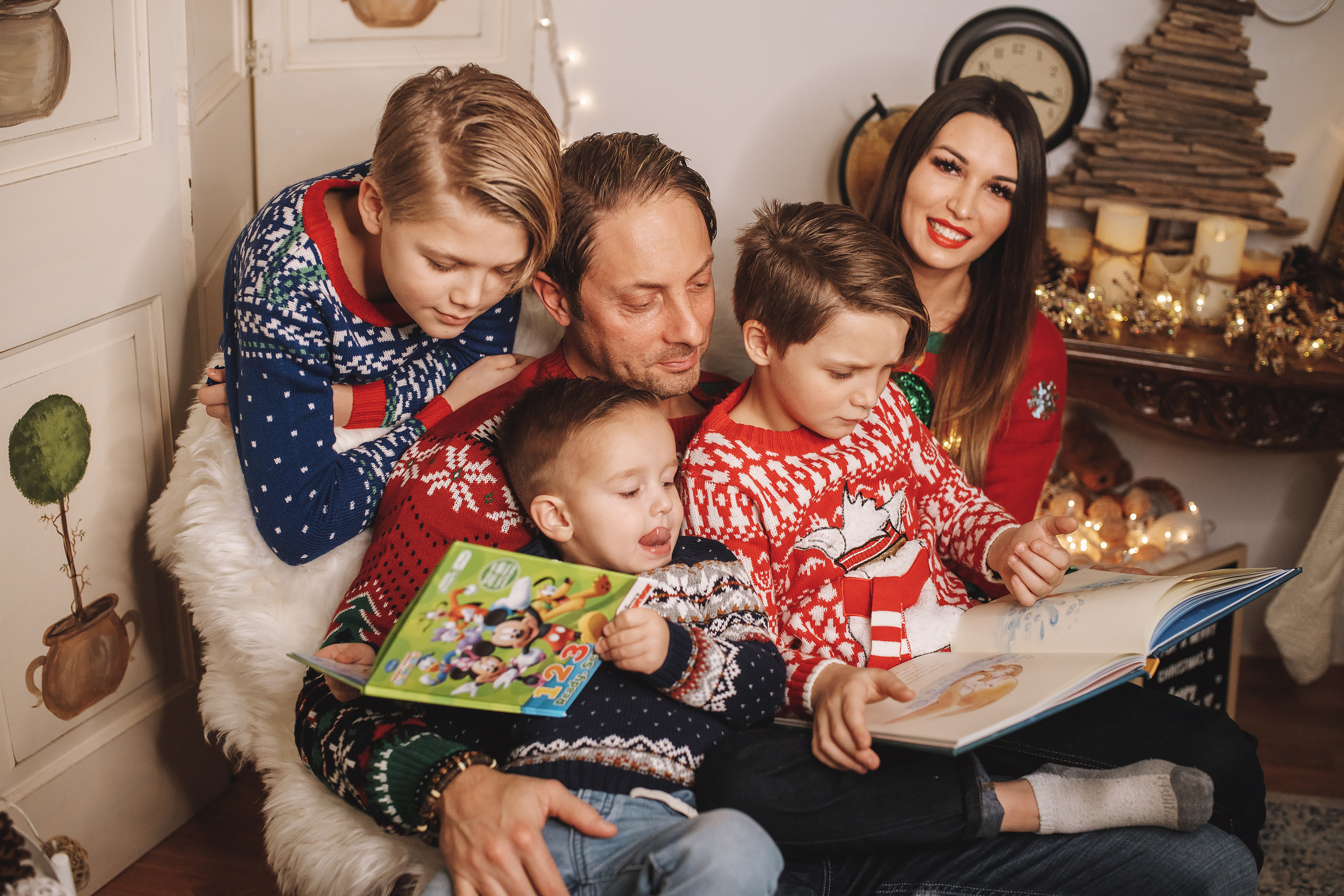 12.07.2019 Christmas Family Photoshoot 14. Wedding family event photographer in Chicago Nick Yushevich