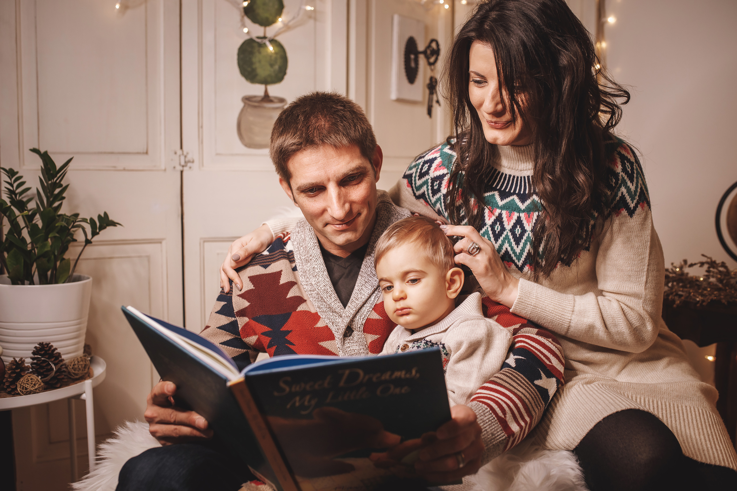 12.10.2019 Christmas Family Photoshoot 16. Wedding family event photographer in Chicago Nick Yushevich