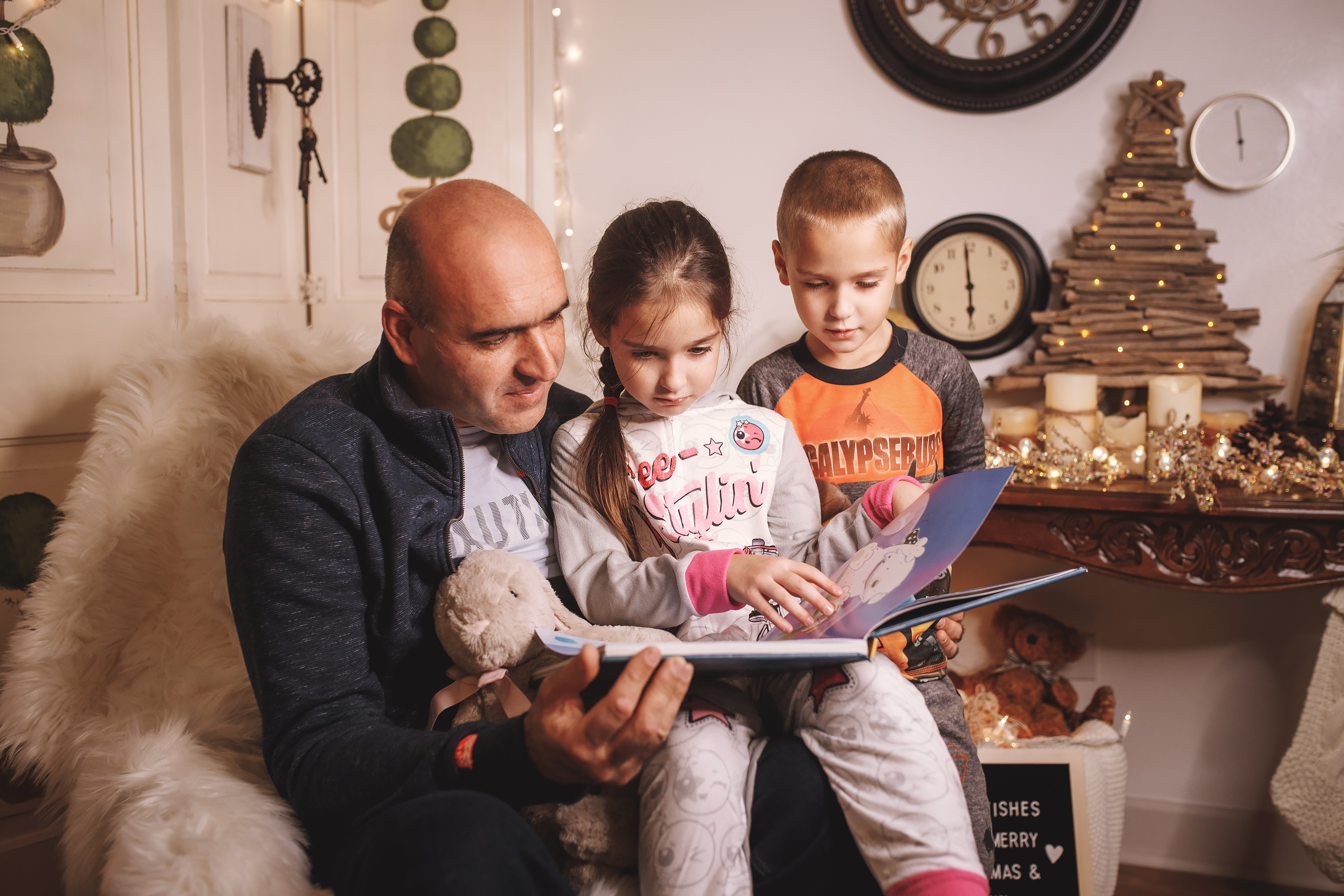 12.14.2019 Christmas Family Photoshoot 23. Wedding family event photographer in Chicago Nick Yushevich