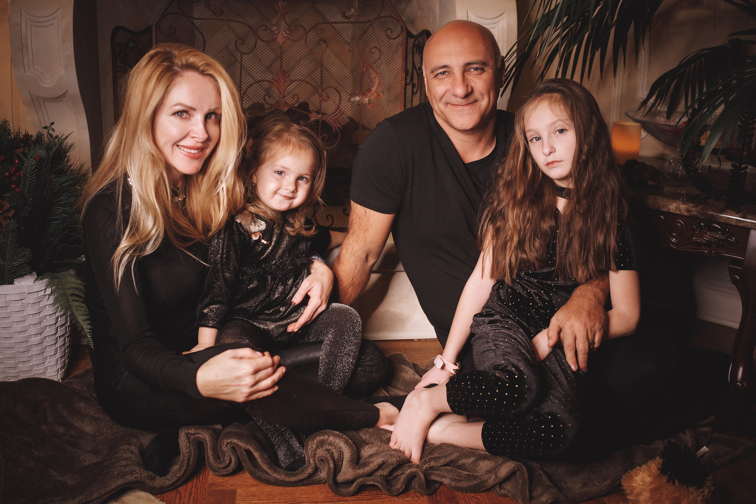 12.05.2019 Christmas Family Photoshoot. Wedding family event photographer in Chicago Nick Yushevich