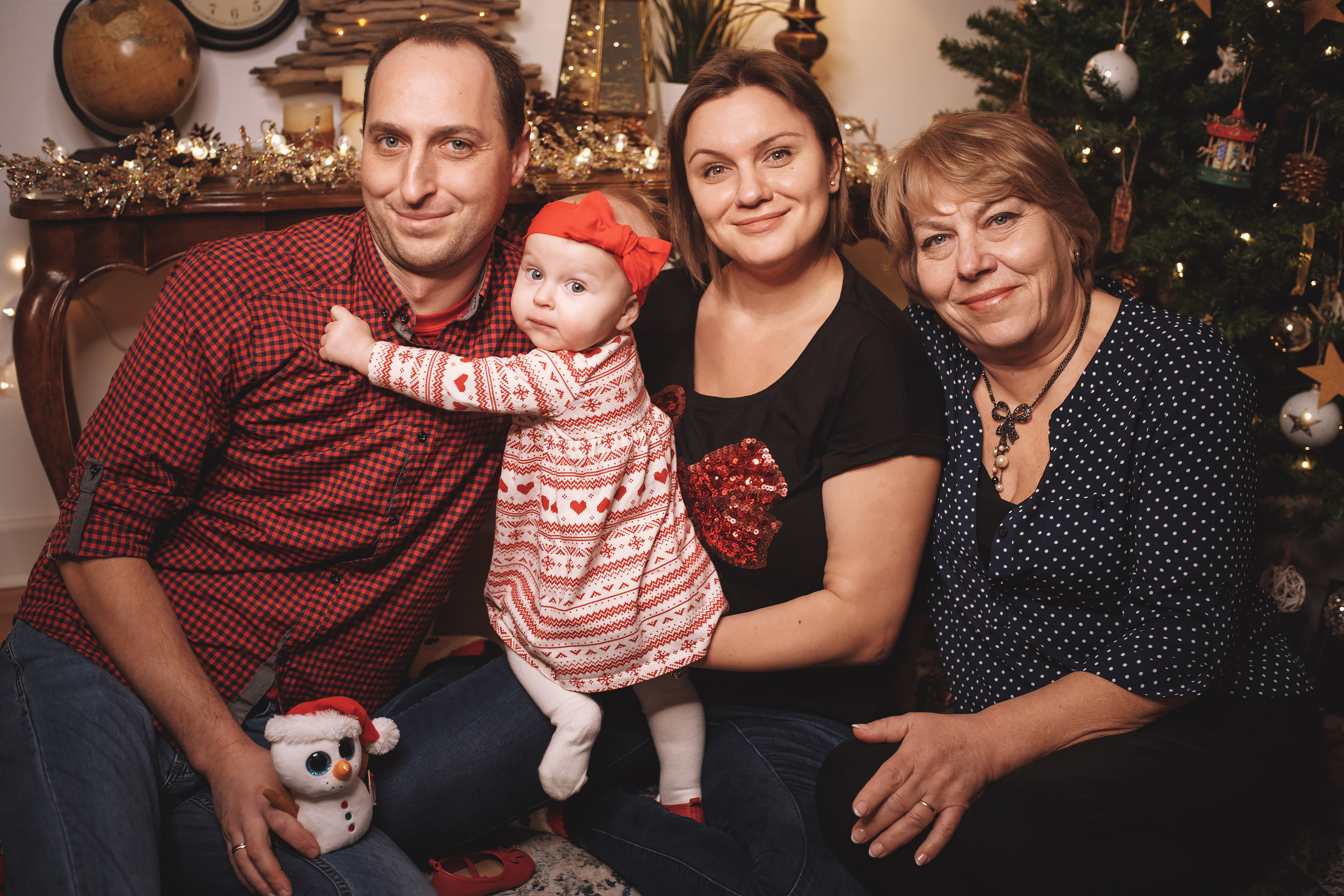 12.14.2019 Christmas Family Photoshoot 20. Wedding family event photographer in Chicago Nick Yushevich