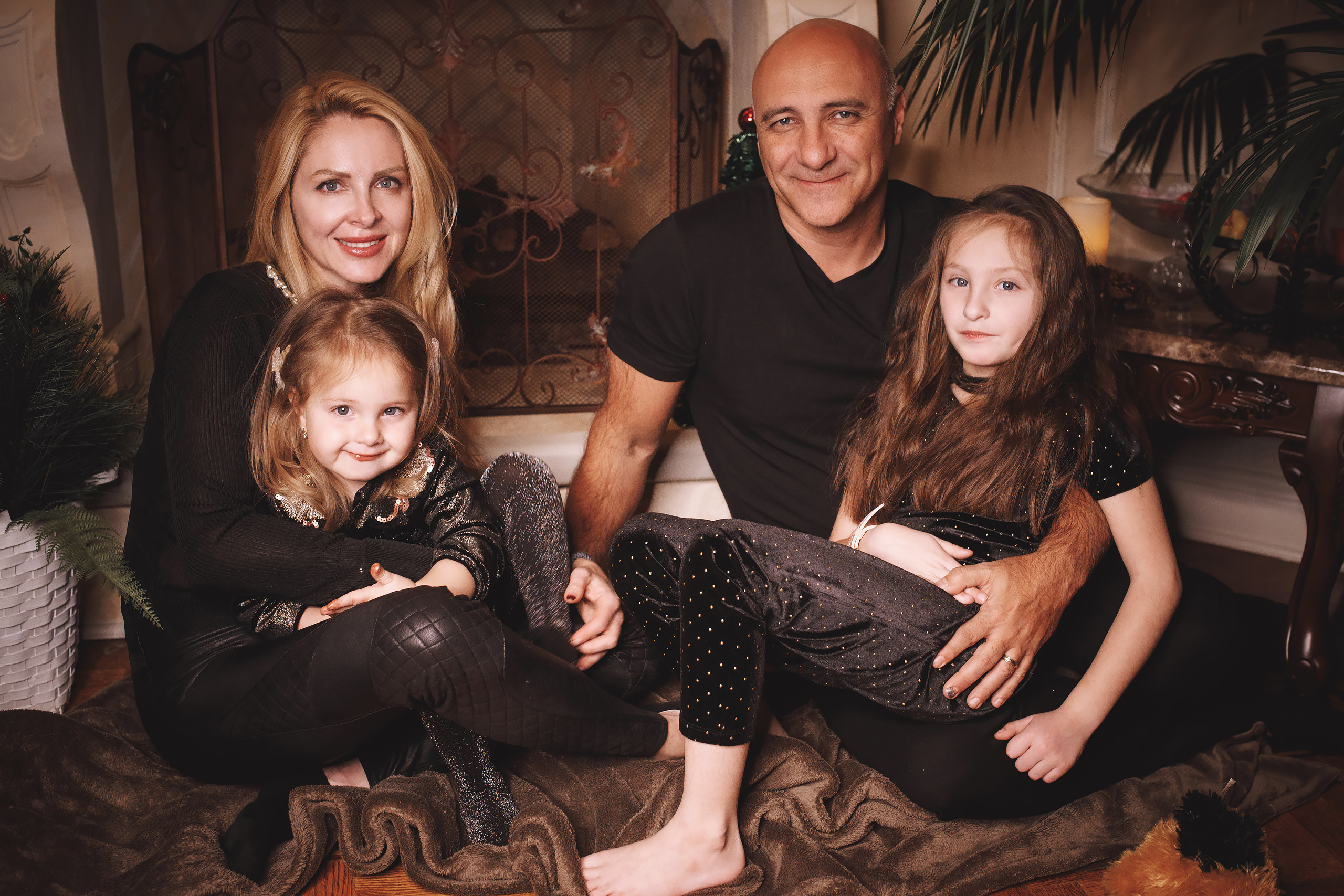 12.05.2019 Christmas Family Photoshoot. Wedding family event photographer in Chicago Nick Yushevich