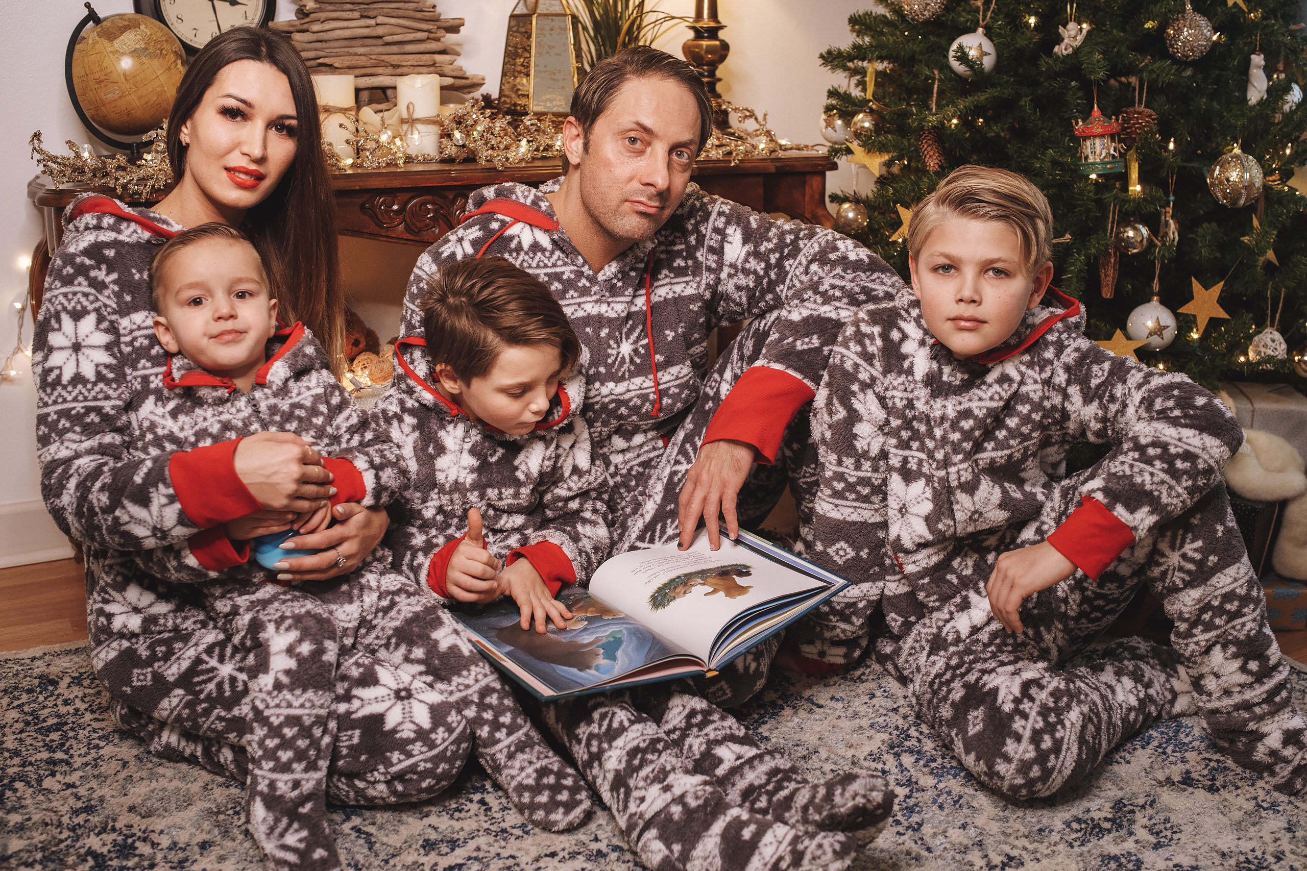 12.07.2019 Christmas Family Photoshoot 14. Wedding family event photographer in Chicago Nick Yushevich