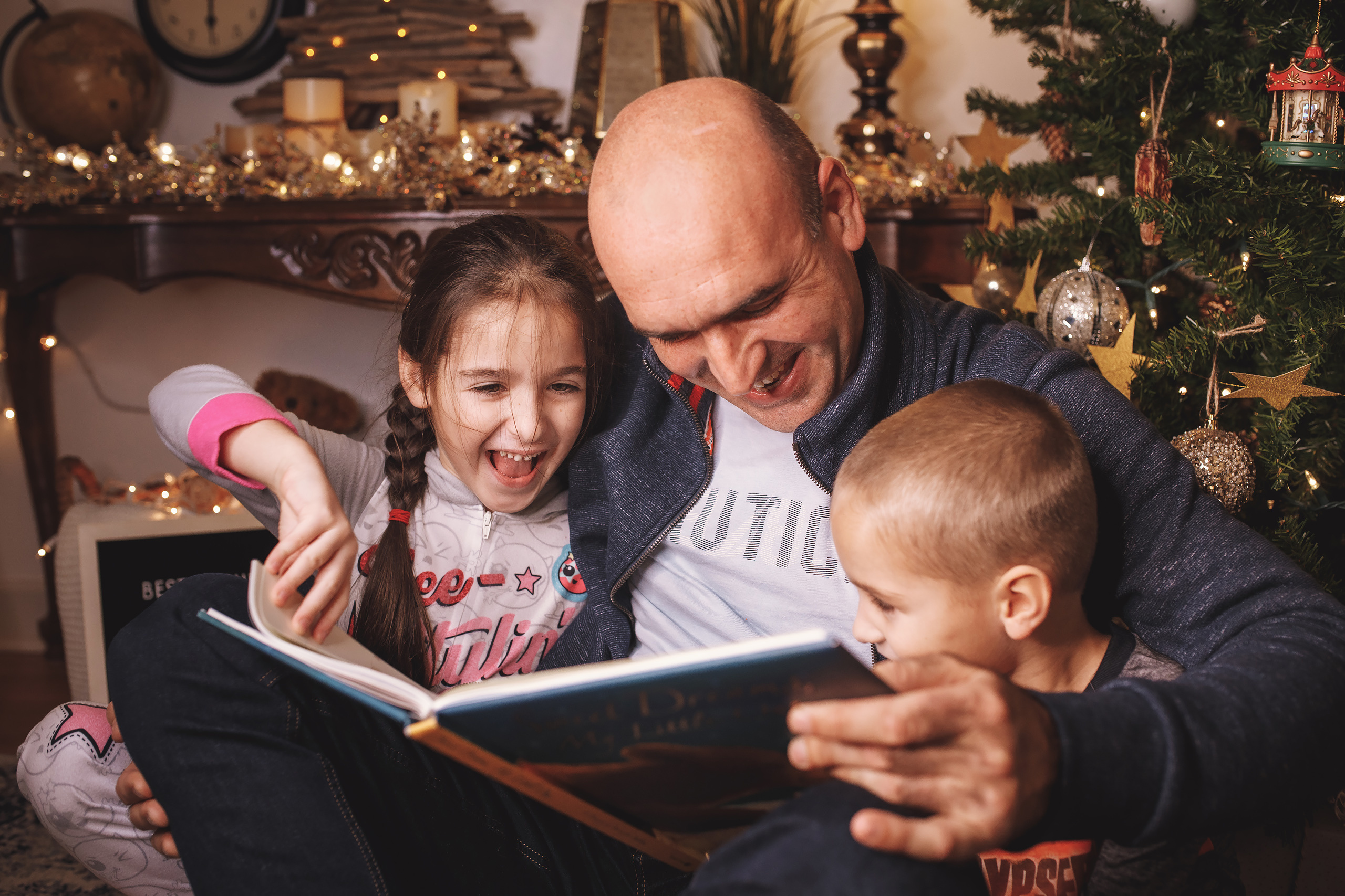 12.14.2019 Christmas Family Photoshoot 23. Wedding family event photographer in Chicago Nick Yushevich