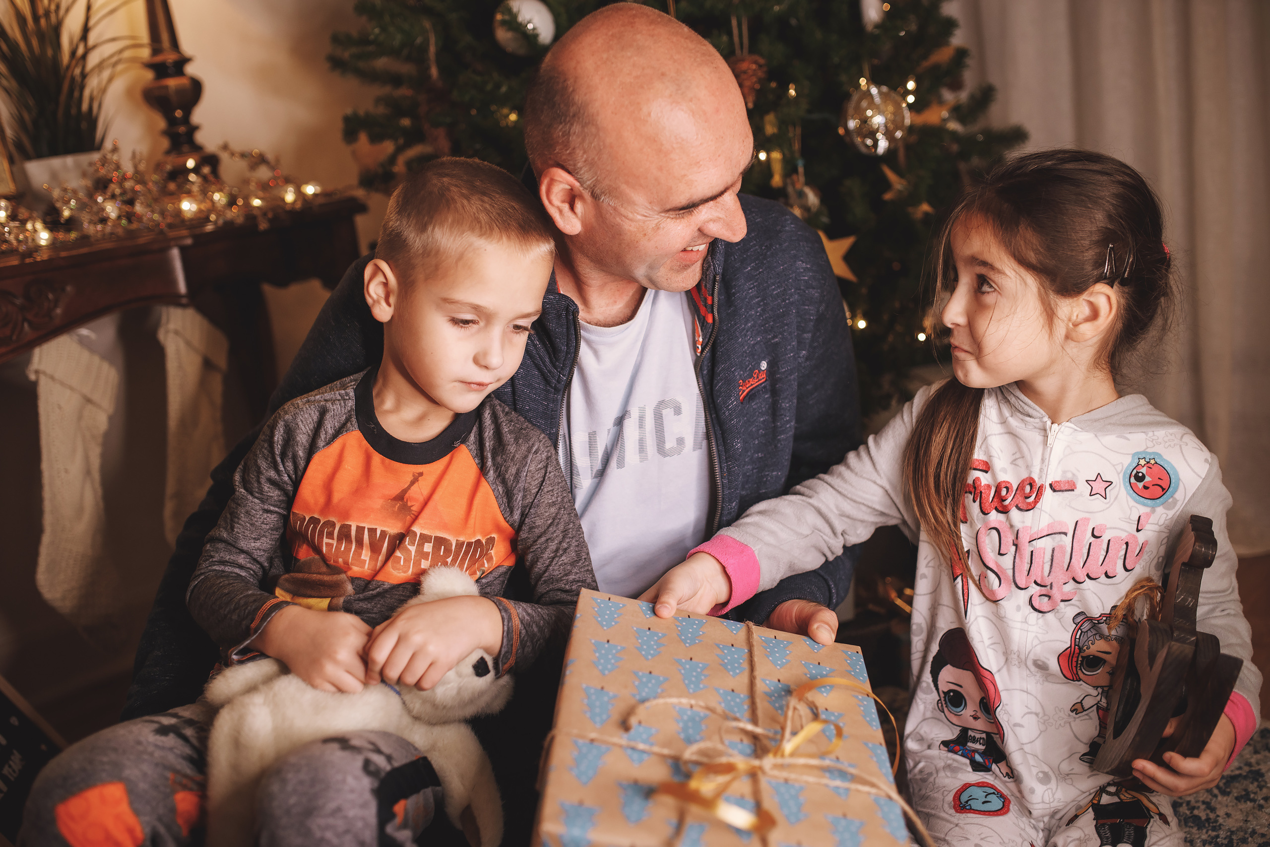 12.14.2019 Christmas Family Photoshoot 23. Wedding family event photographer in Chicago Nick Yushevich