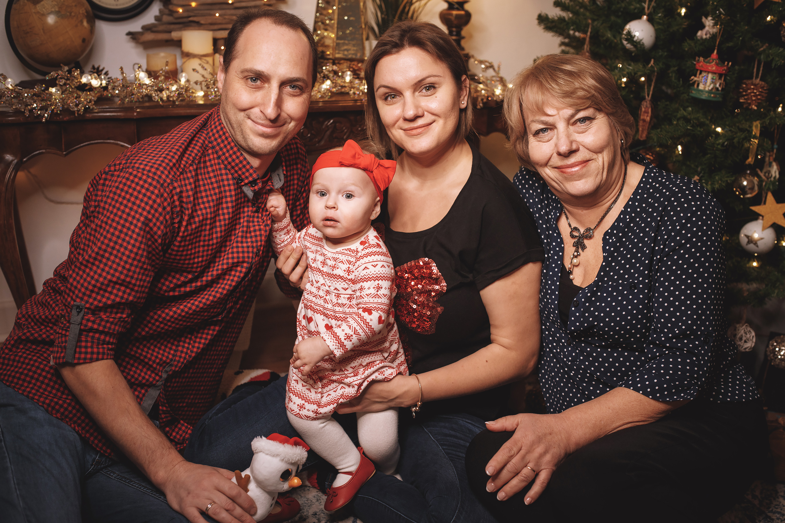 12.14.2019 Christmas Family Photoshoot 20. Wedding family event photographer in Chicago Nick Yushevich