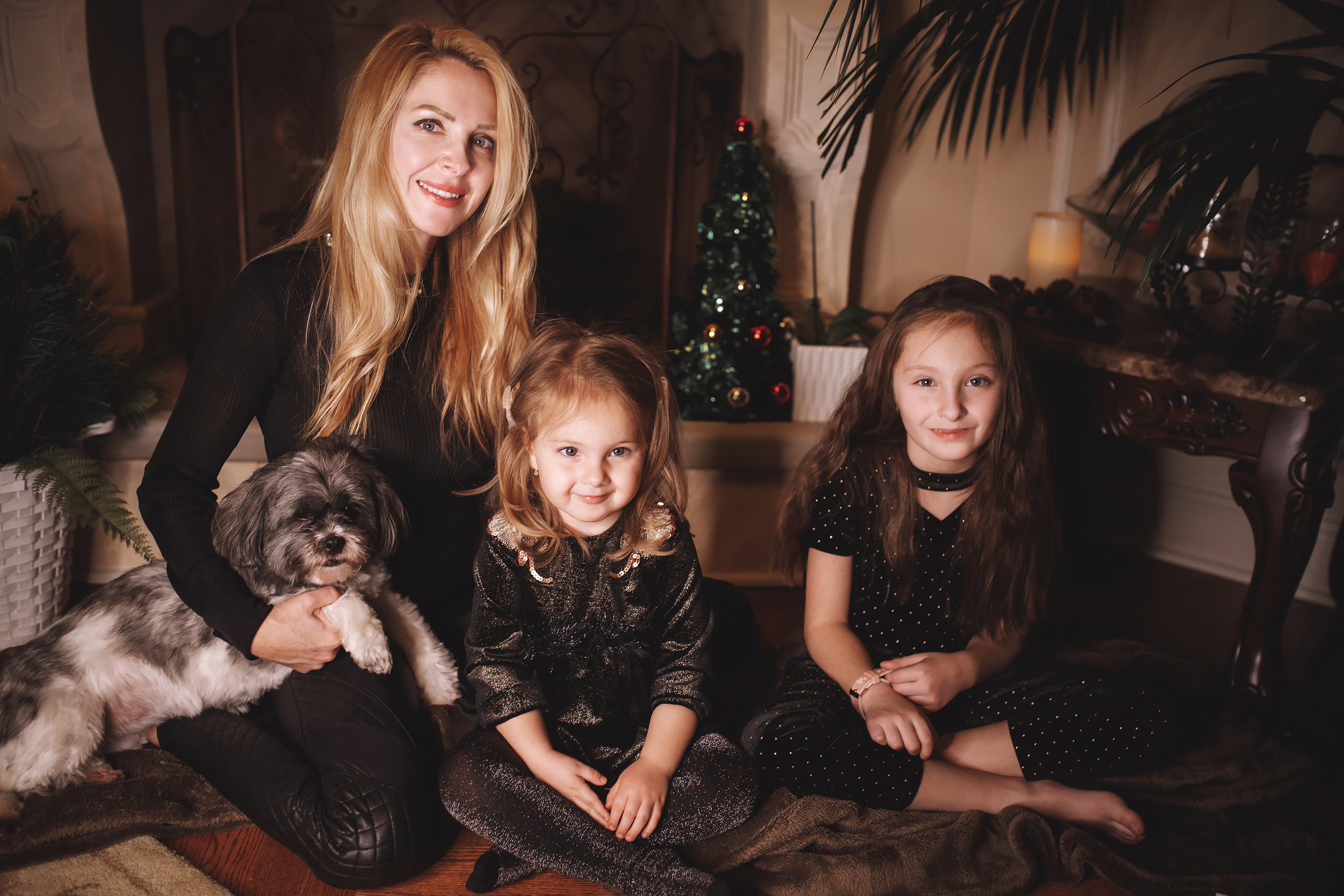 12.05.2019 Christmas Family Photoshoot. Wedding family event photographer in Chicago Nick Yushevich