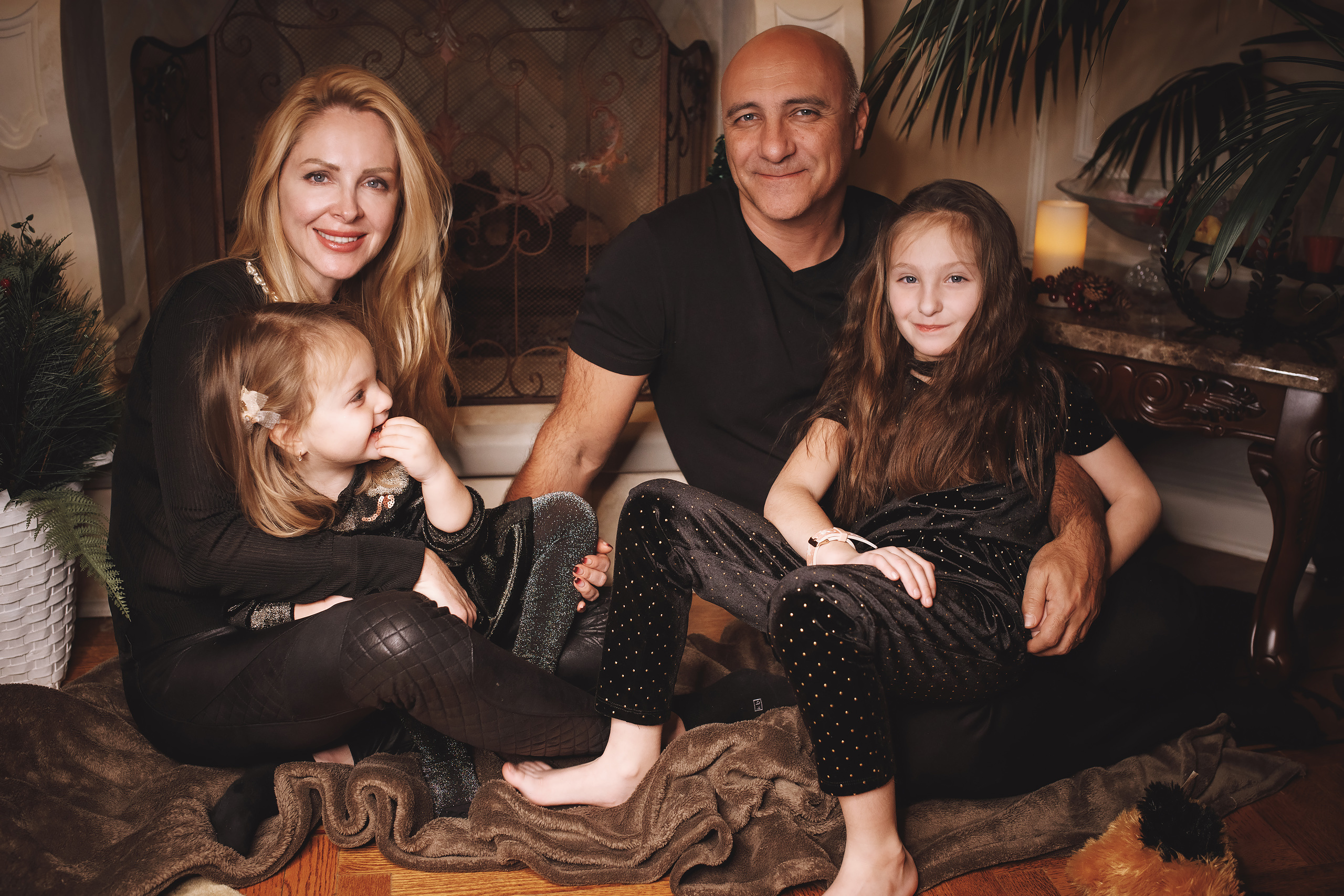 12.05.2019 Christmas Family Photoshoot. Wedding family event photographer in Chicago Nick Yushevich