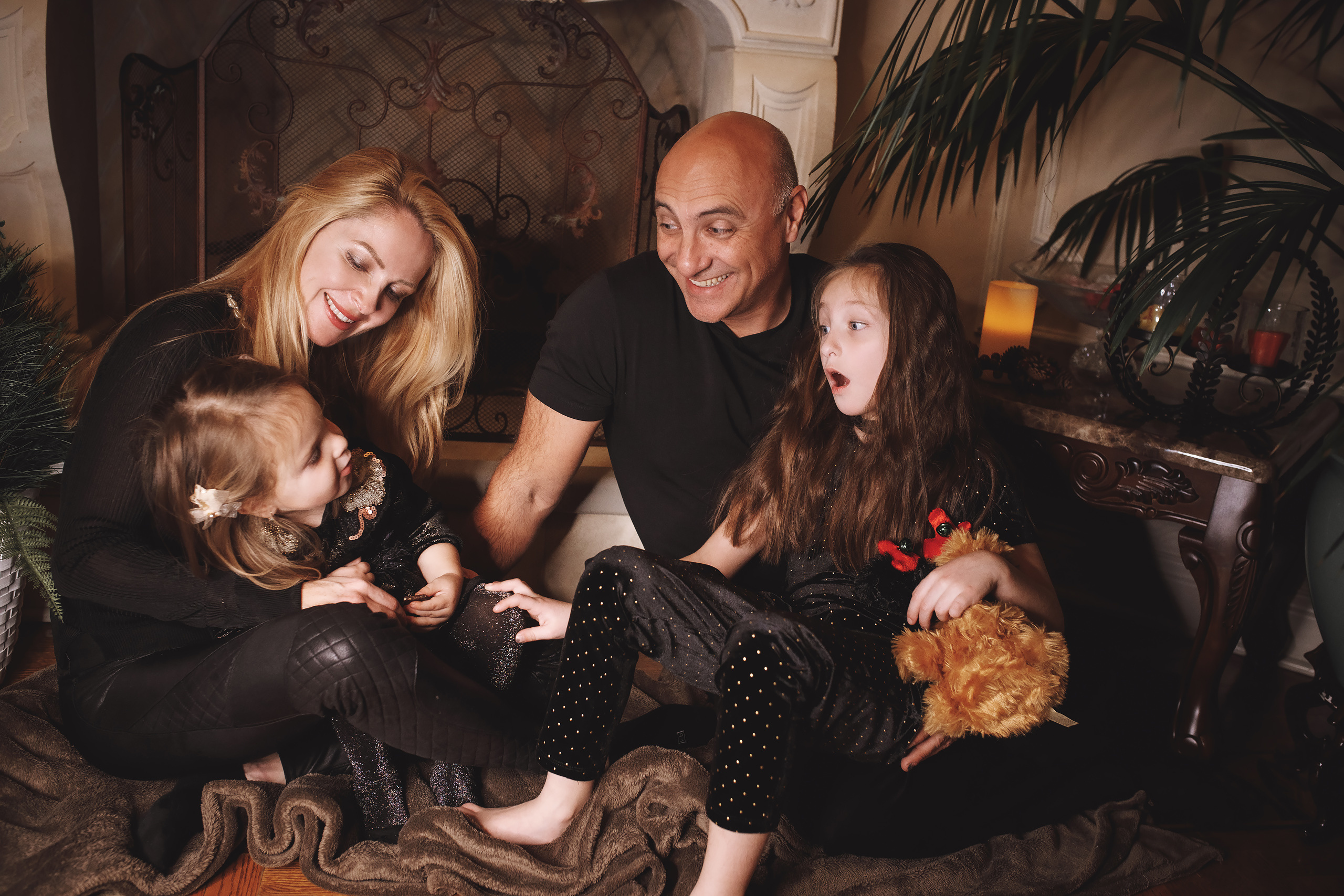 12.05.2019 Christmas Family Photoshoot. Wedding family event photographer in Chicago Nick Yushevich