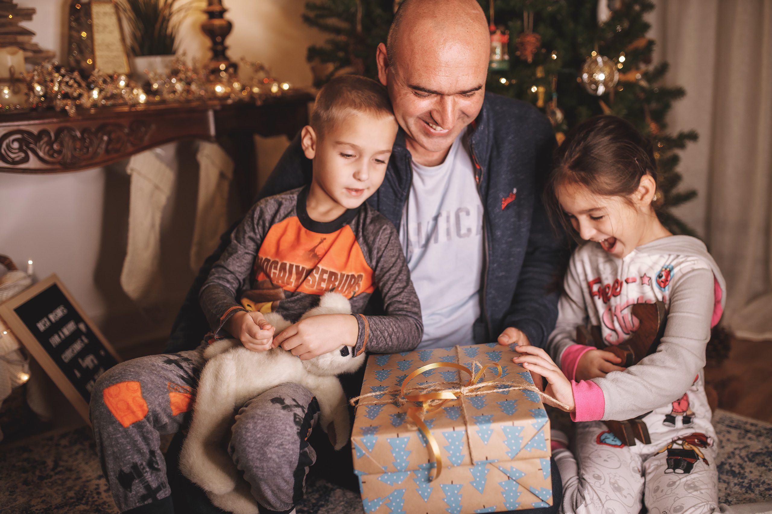 12.14.2019 Christmas Family Photoshoot 23. Wedding family event photographer in Chicago Nick Yushevich