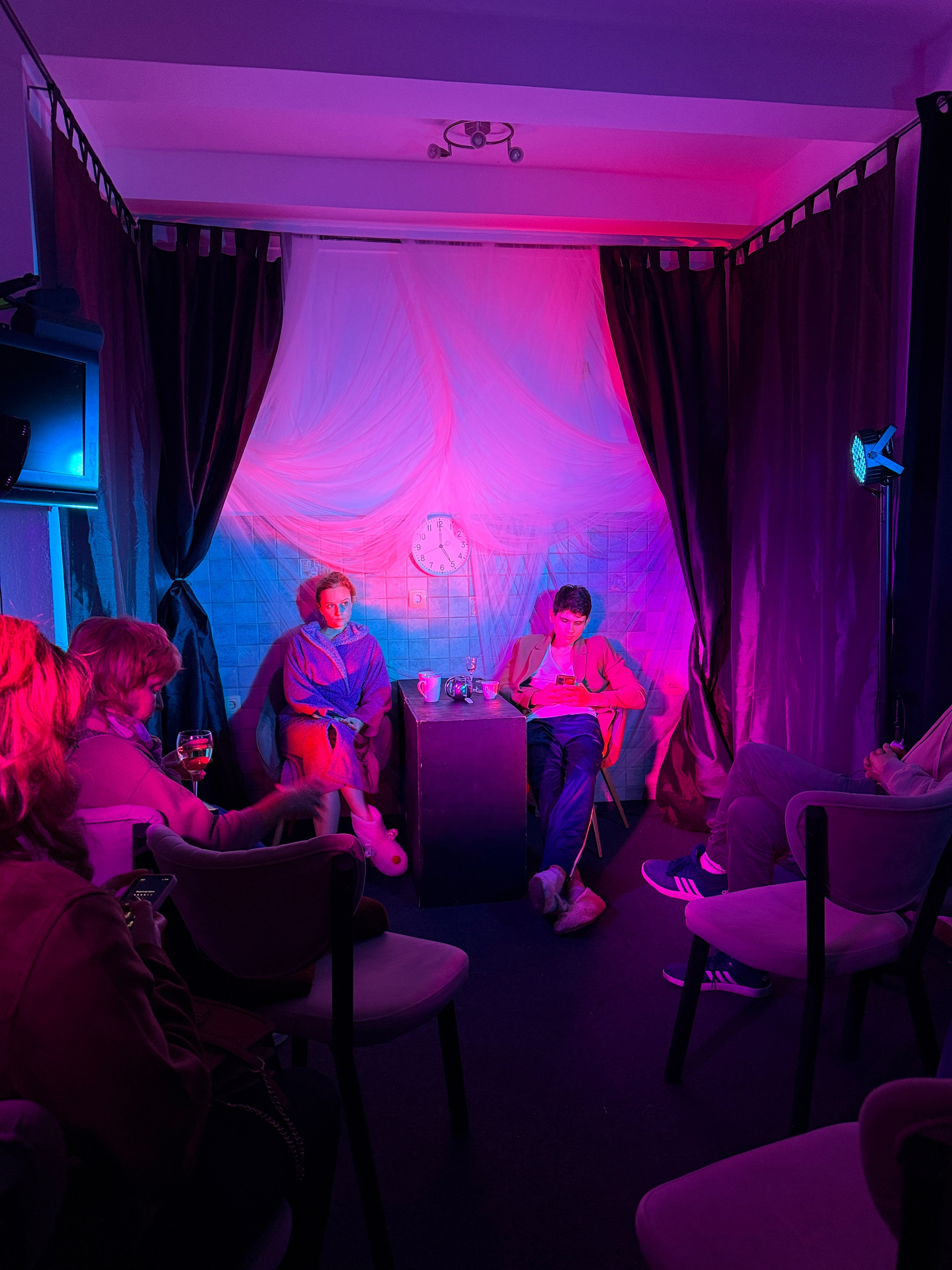 Фоторепортаж вистави у Будві. Портретний фотограф Альона Новгородцева