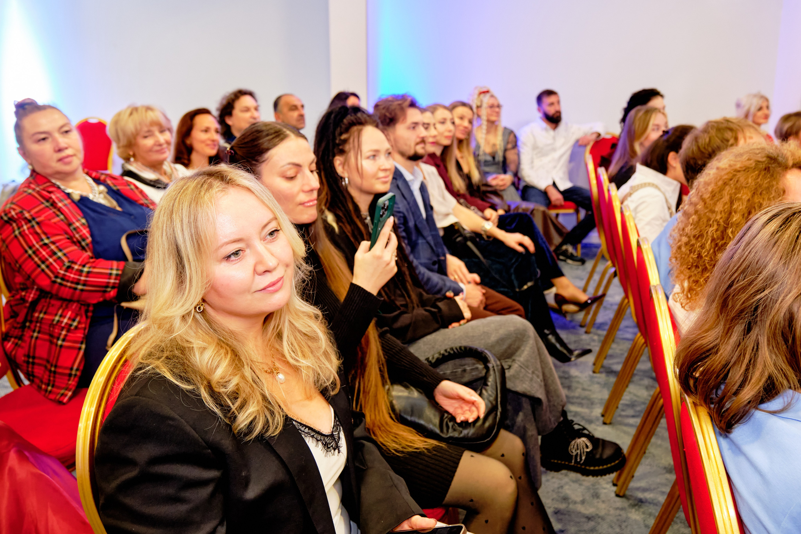 Фоторепортаж з благодійного Новорічного балу у Чорногорії. Портретний фотограф Альона Новгородцева