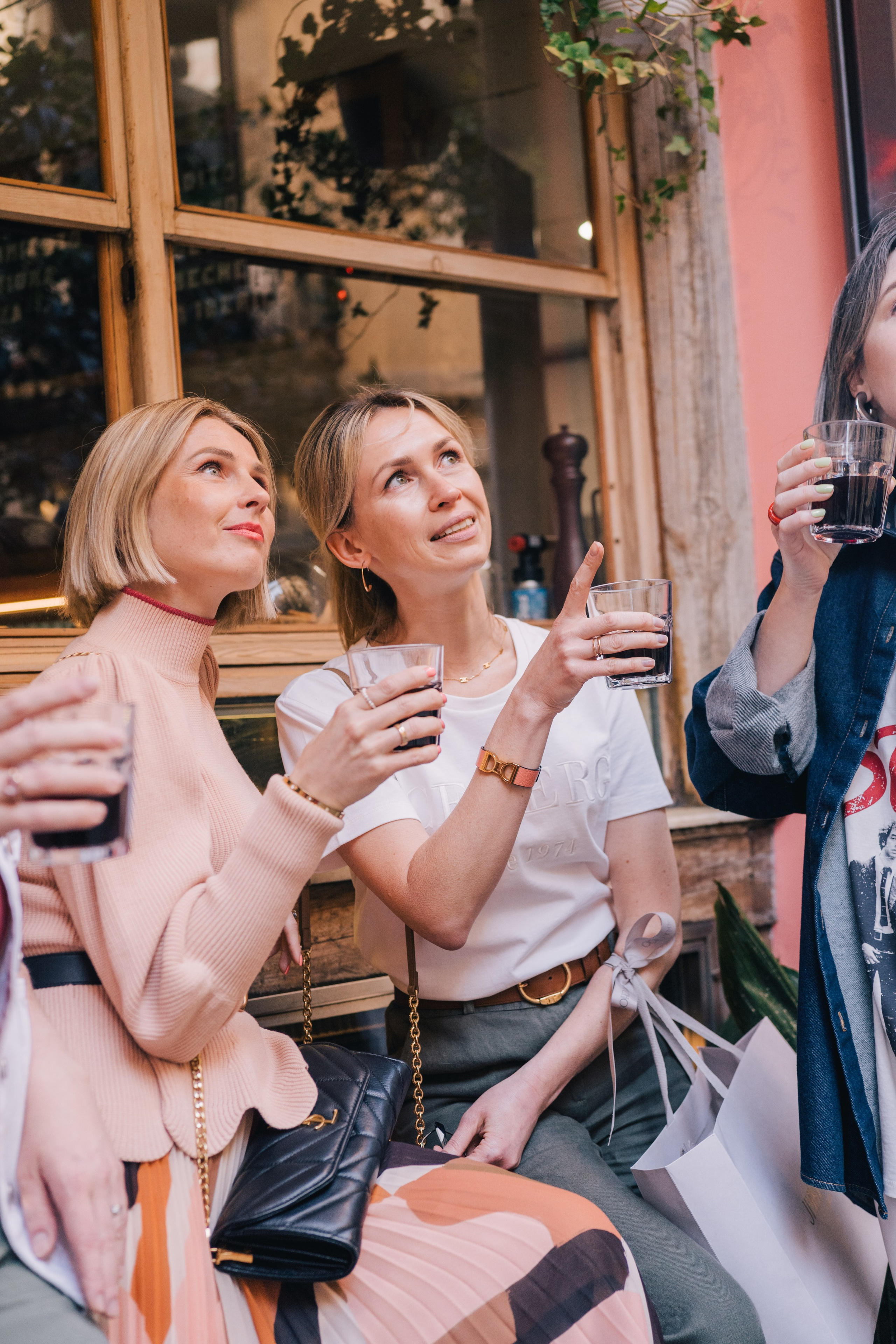 Yulia and friends. Photographer Kristina Dorina