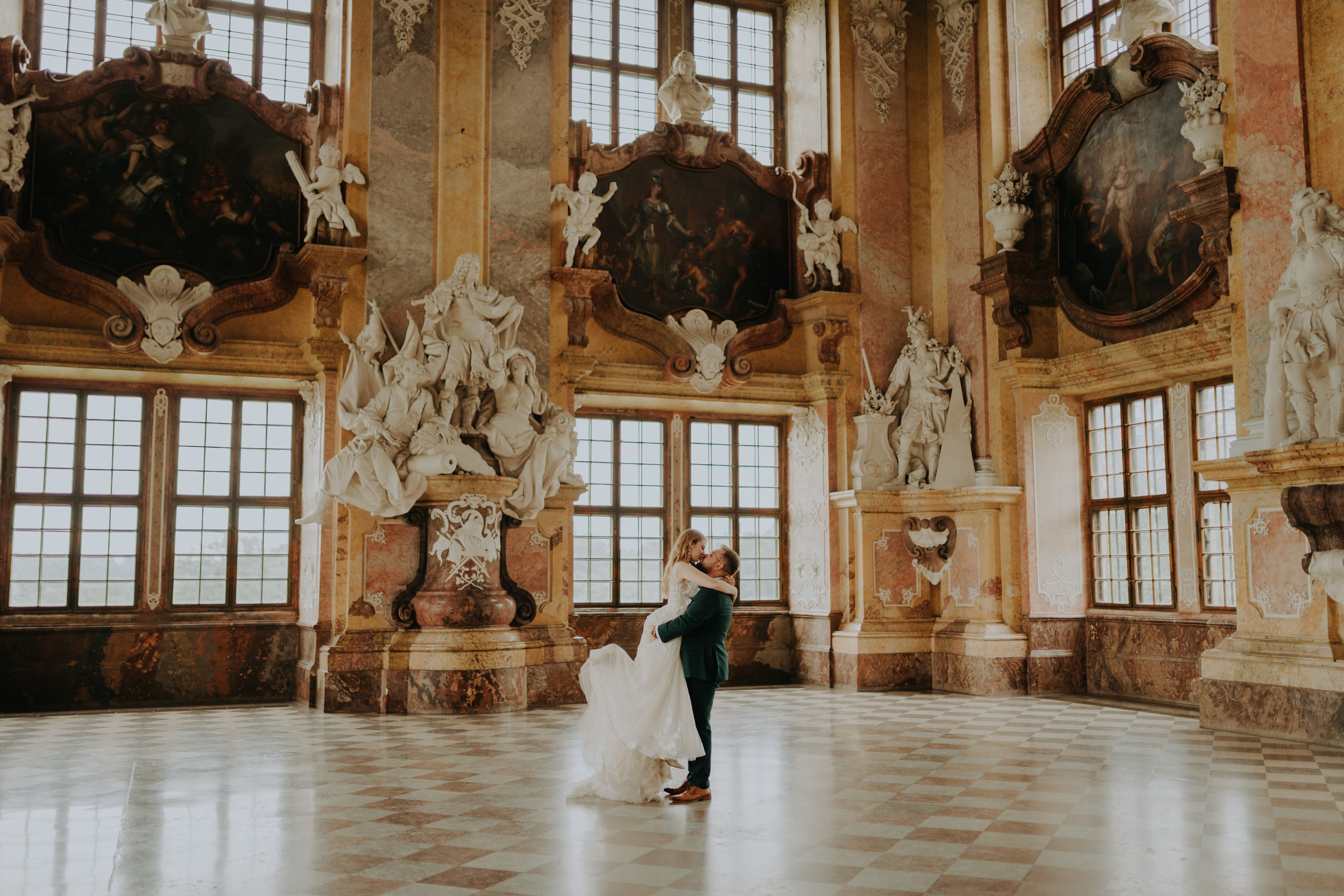 Klasztor Cystersów w Lubiążu: Plener ślubny Oli i Rafała. Fotograf ślubny Śląsk – reportaż ślubny | KarkowskaFoto