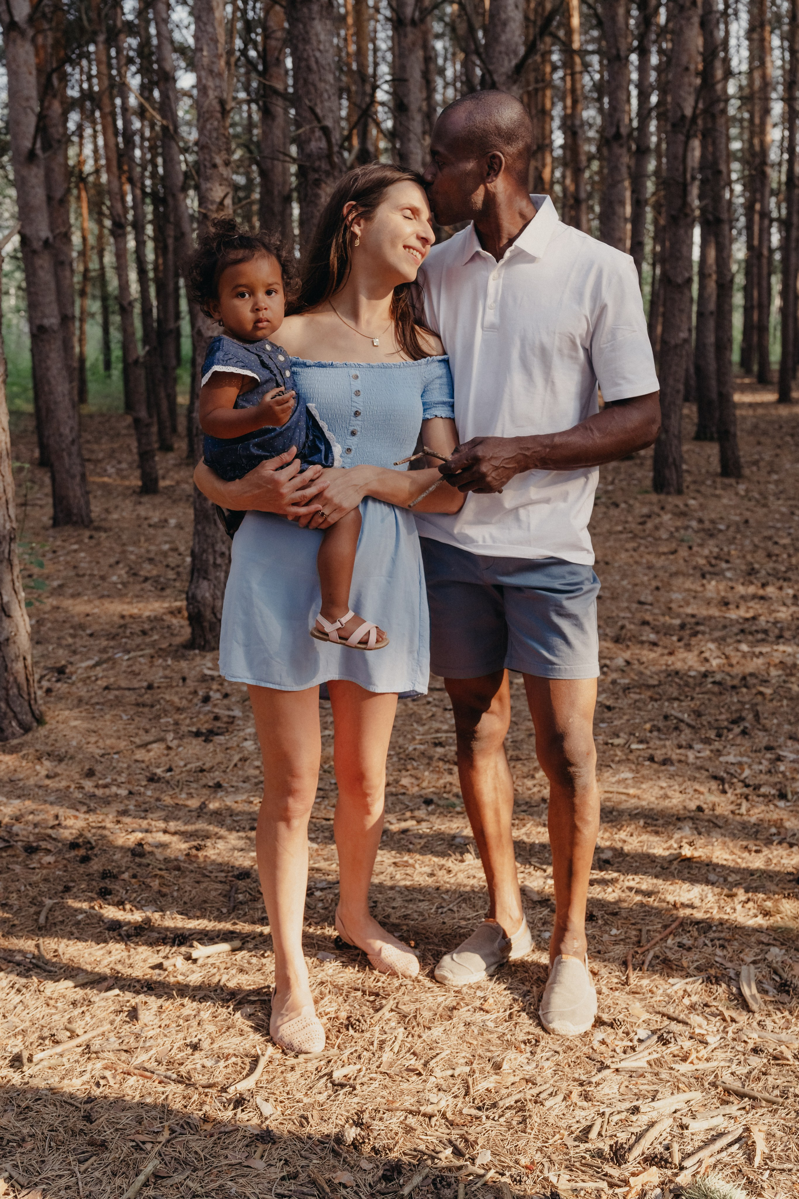 Family in Birds Hill. Photographer Viktoriia Skavronskaya