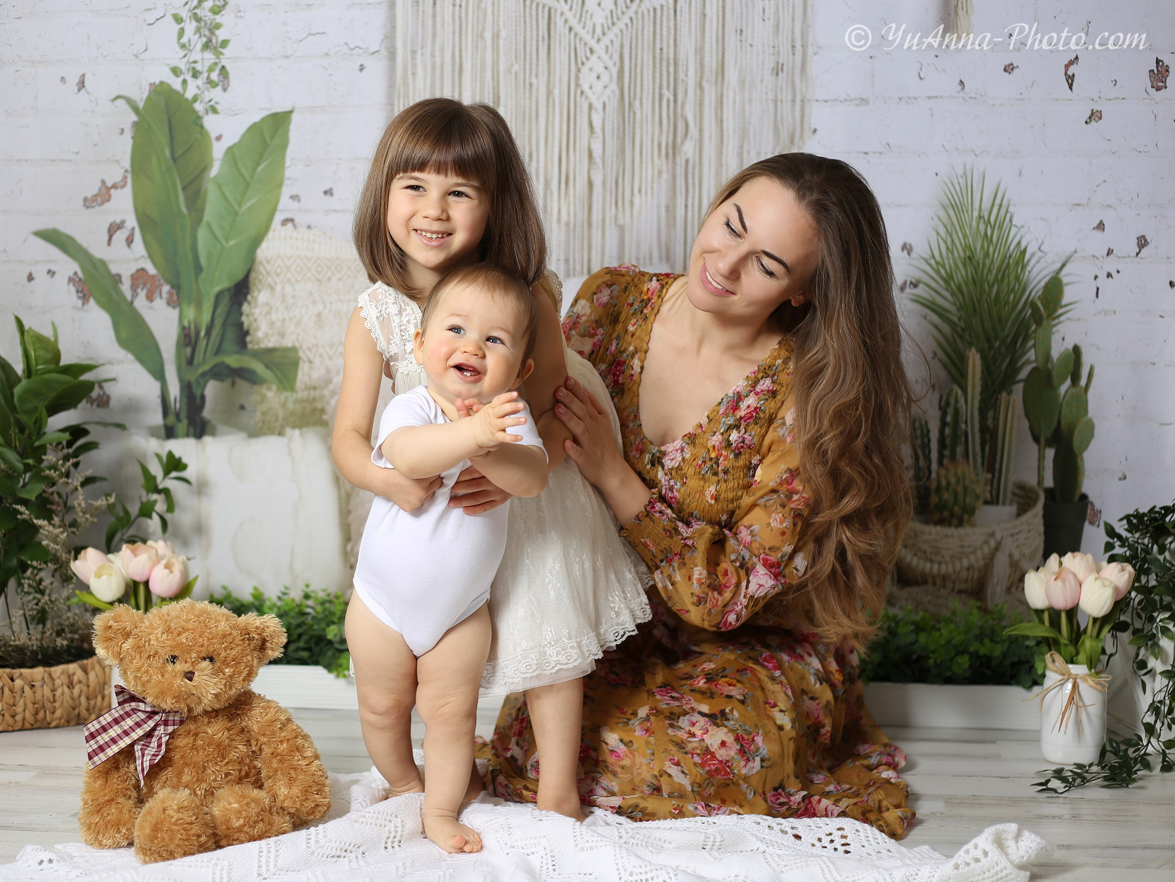 STUDIO Photoshoot. YuAnna studio. Family & Kids Photographer in Seattle area, located in